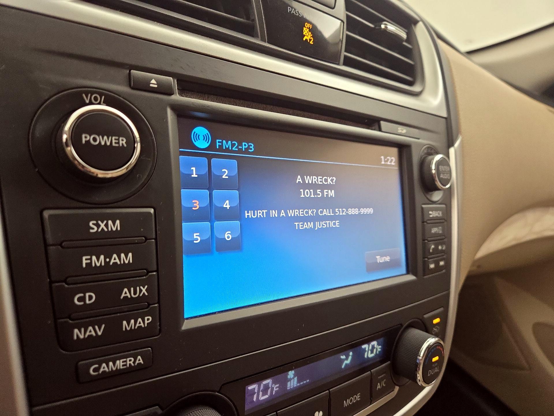 Thumbnail: 2016 Nissan Altima - 16