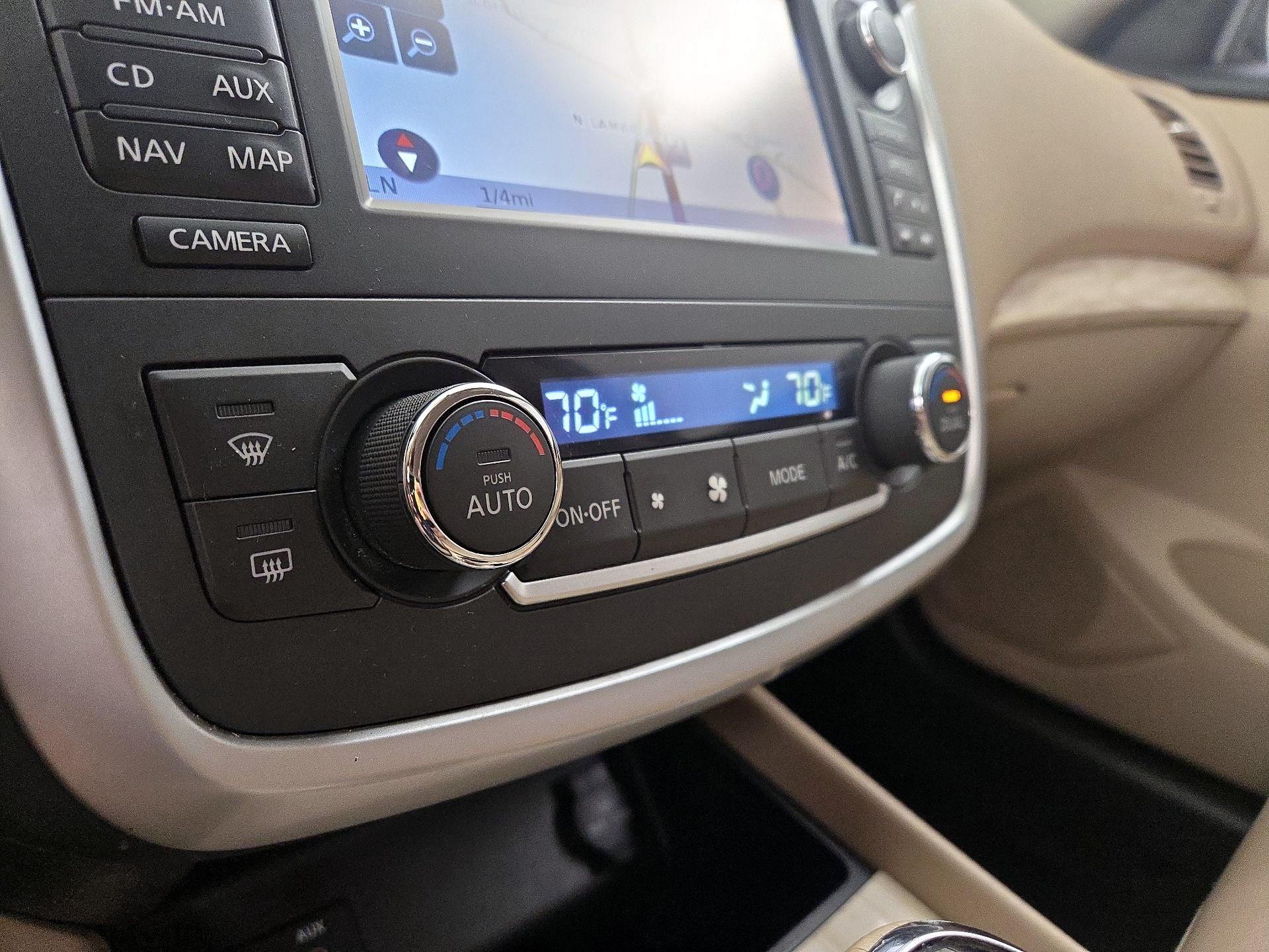 Thumbnail: 2016 Nissan Altima - 17