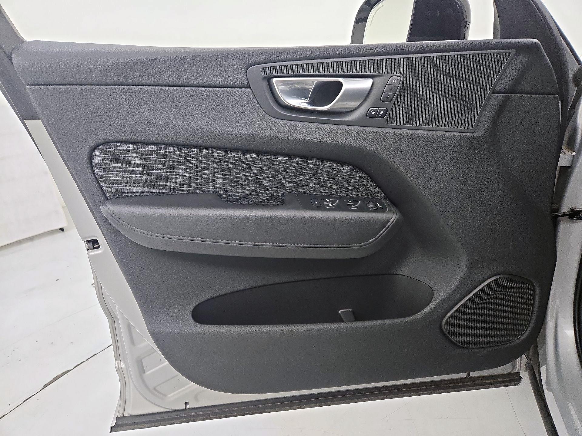 Thumbnail: 2024 Volvo XC60 - 12