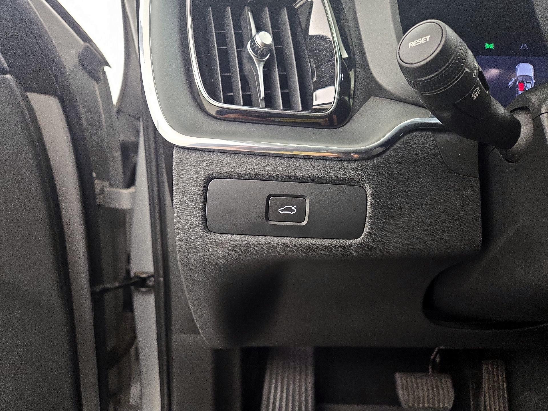 Thumbnail: 2024 Volvo XC60 - 13