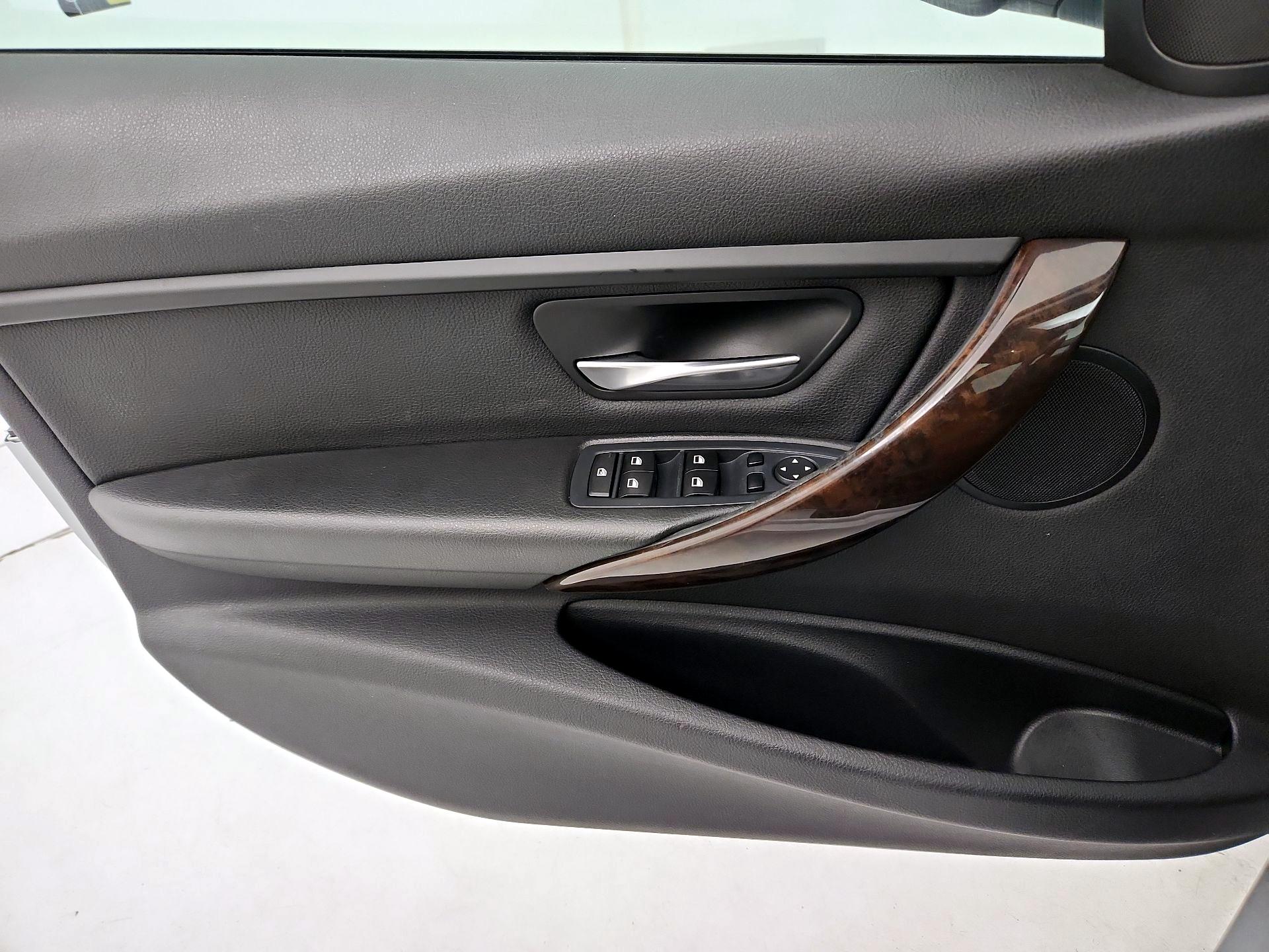 Thumbnail: 2015 BMW 3 Series - 12