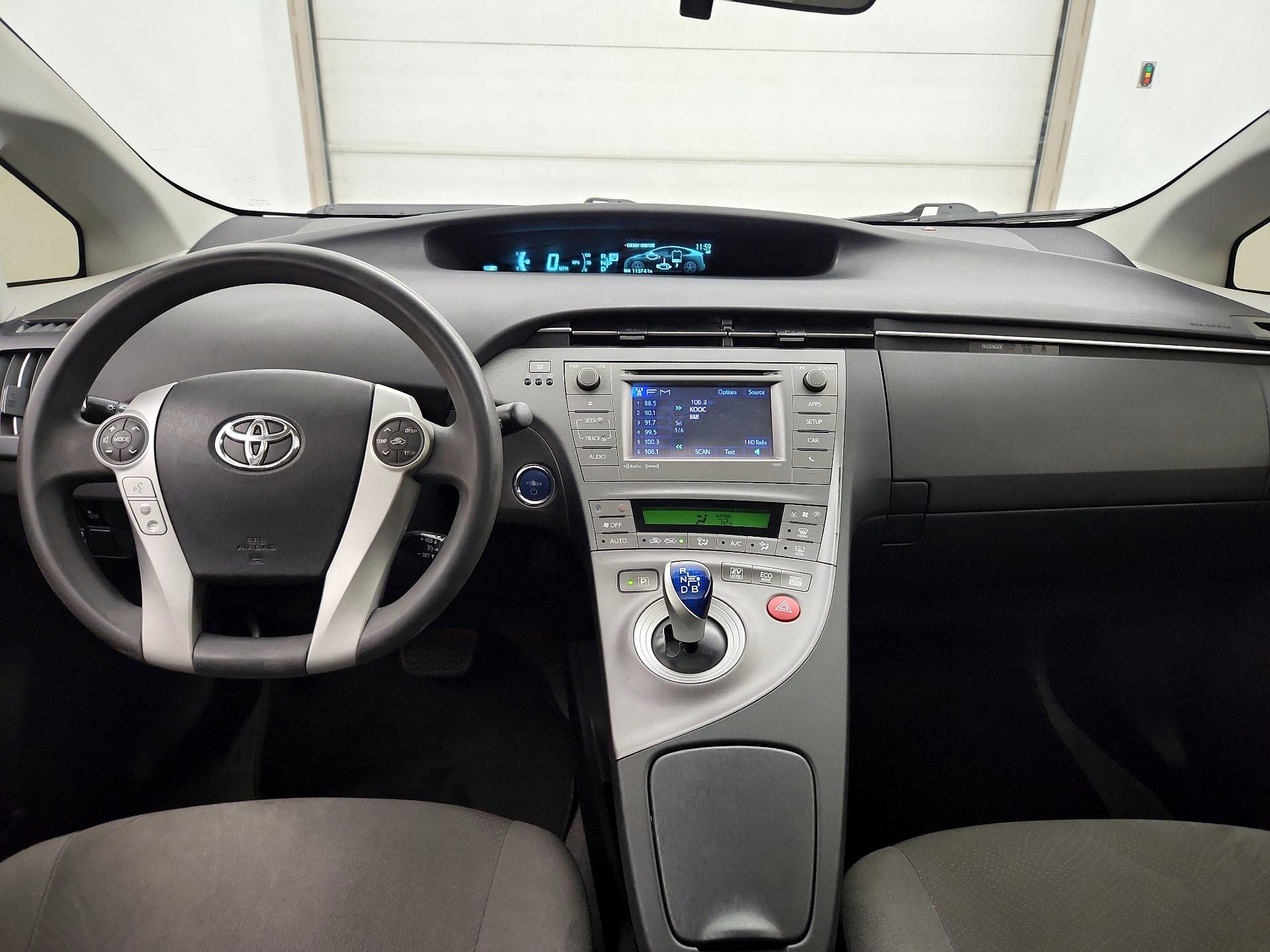 Thumbnail: 2015 Toyota Prius - 9