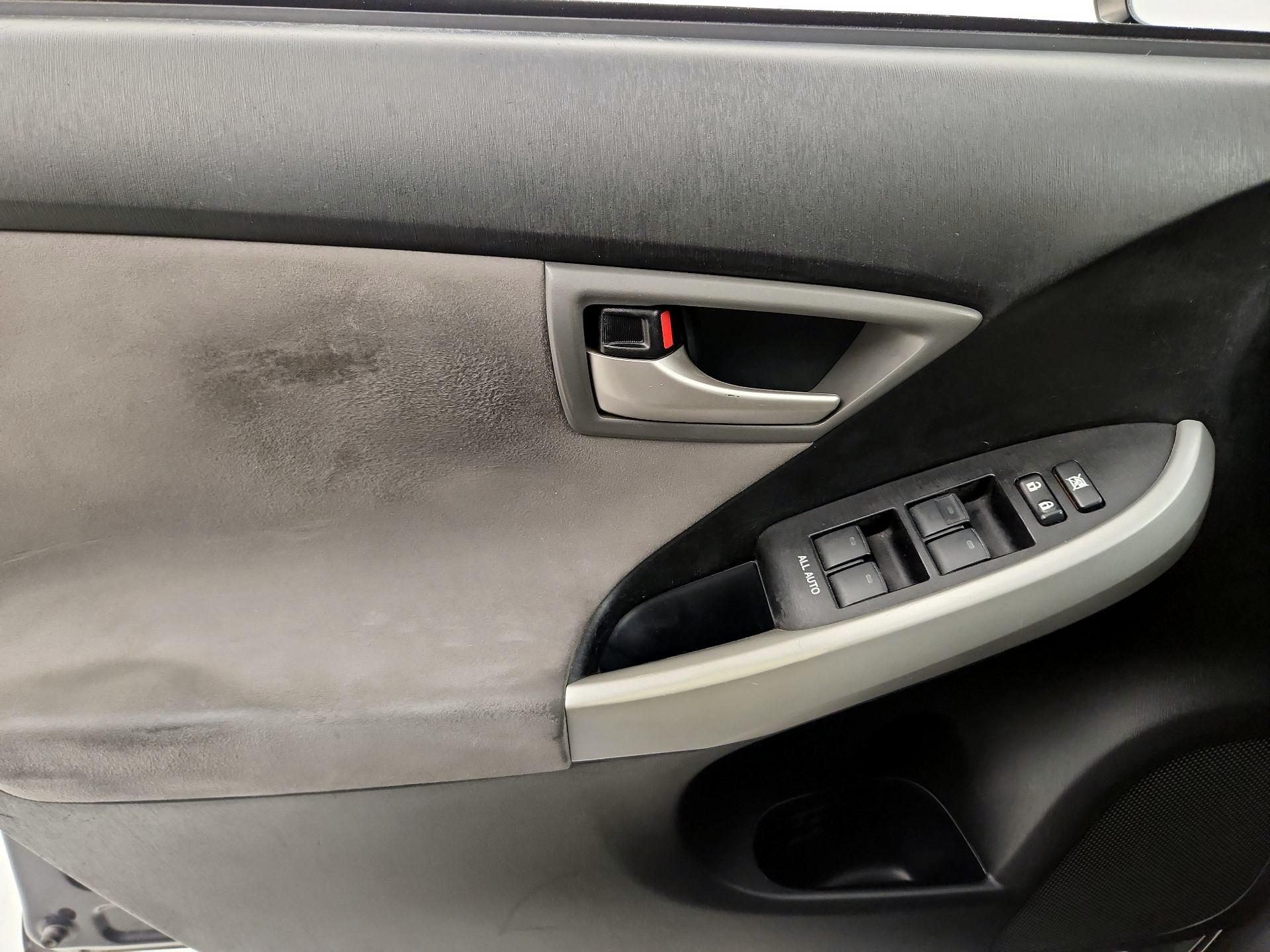 Thumbnail: 2015 Toyota Prius - 12