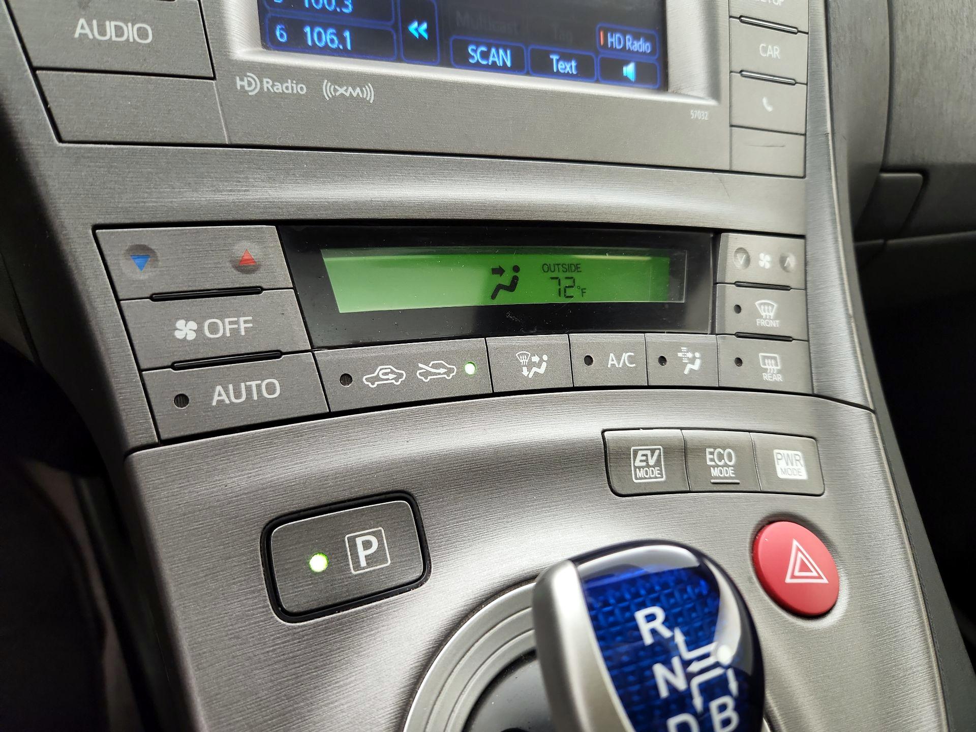 Thumbnail: 2015 Toyota Prius - 16