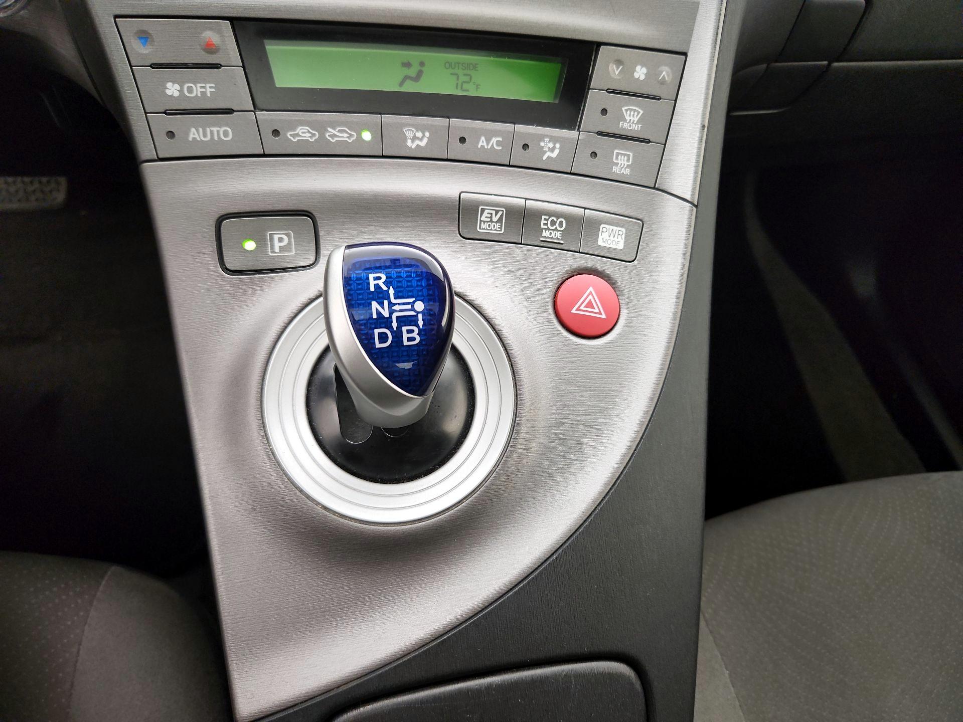 Thumbnail: 2015 Toyota Prius - 17