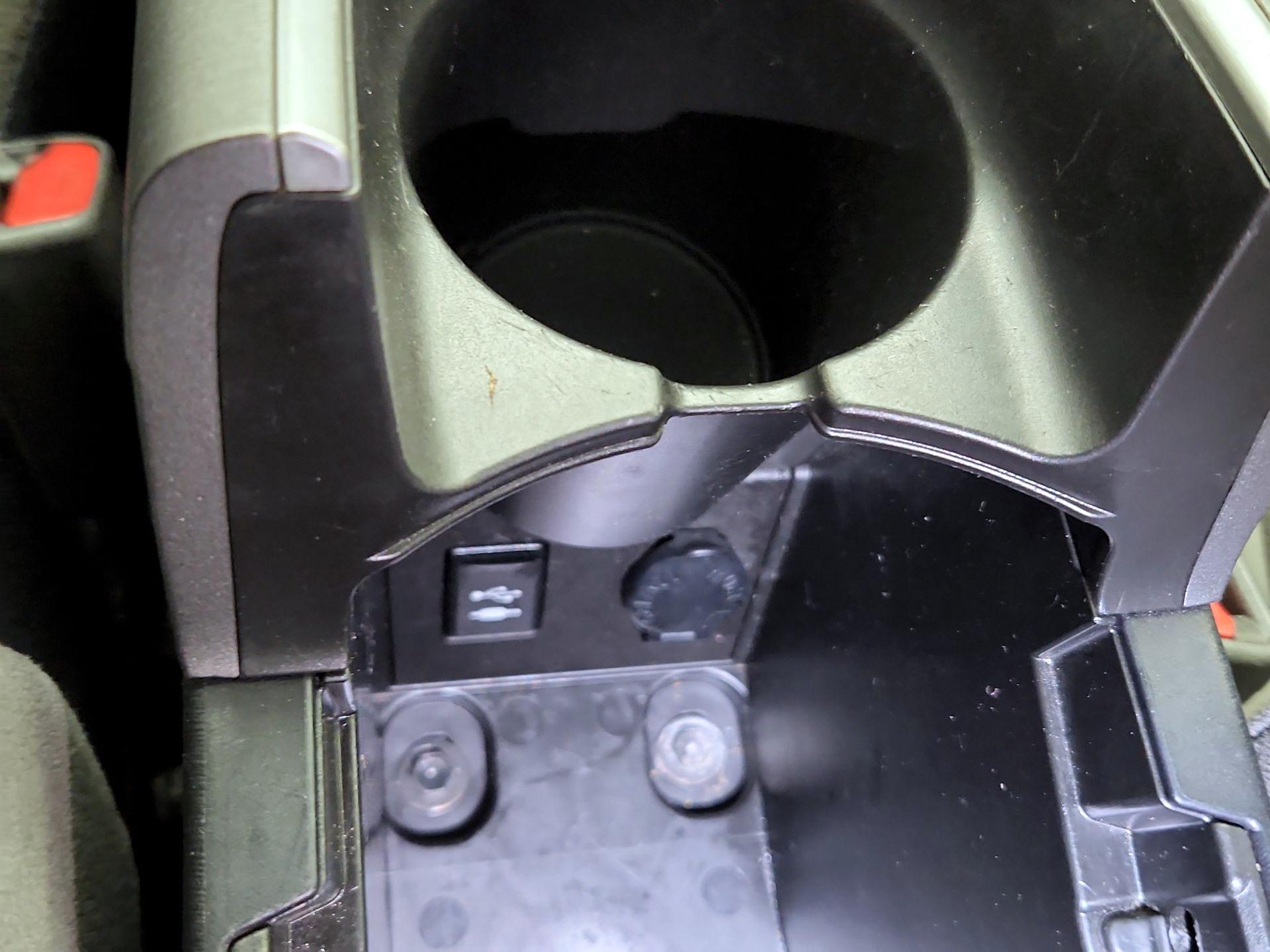 Thumbnail: 2015 Toyota Prius - 18