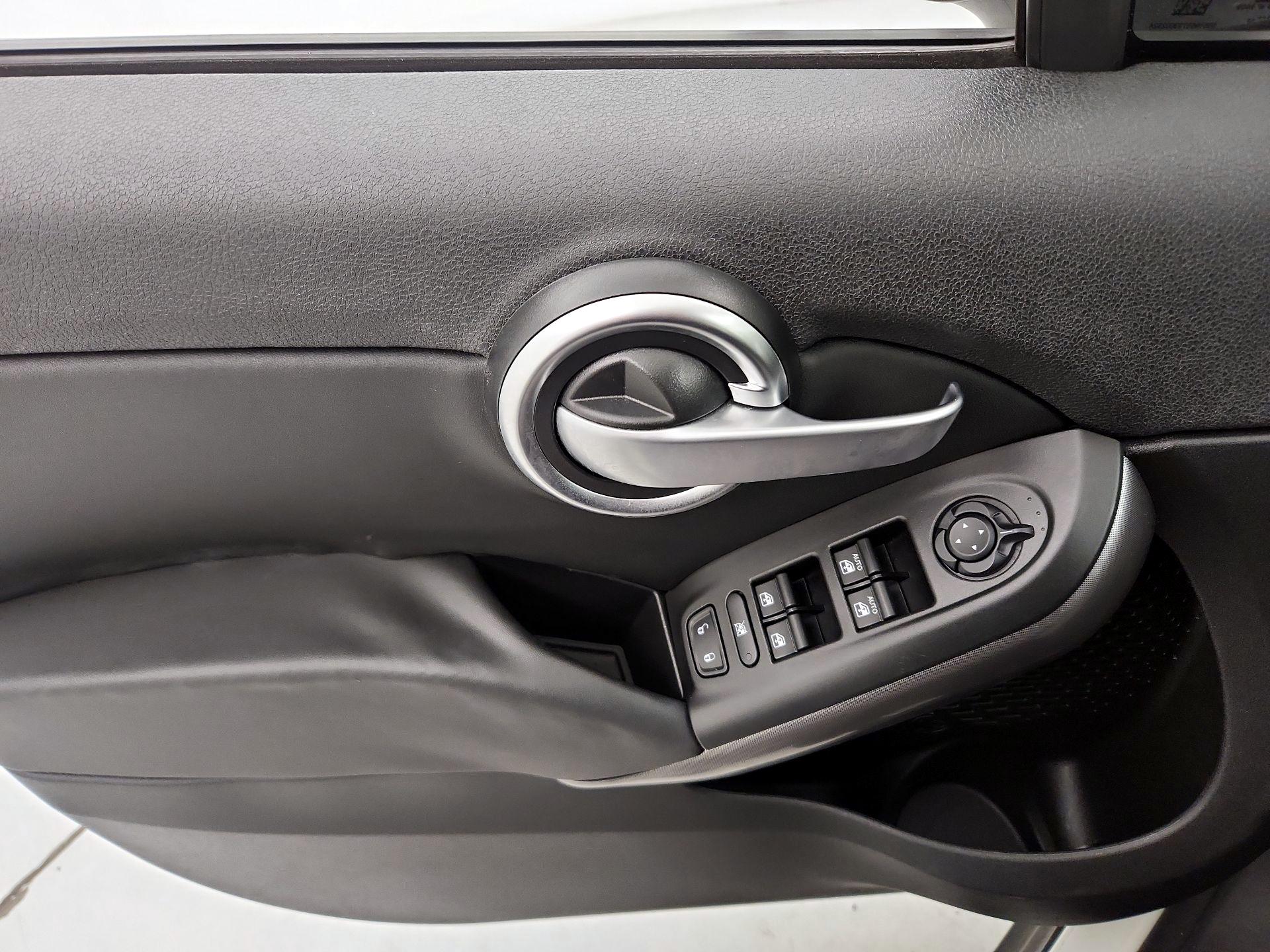 Thumbnail: 2017 Fiat 500X - 12