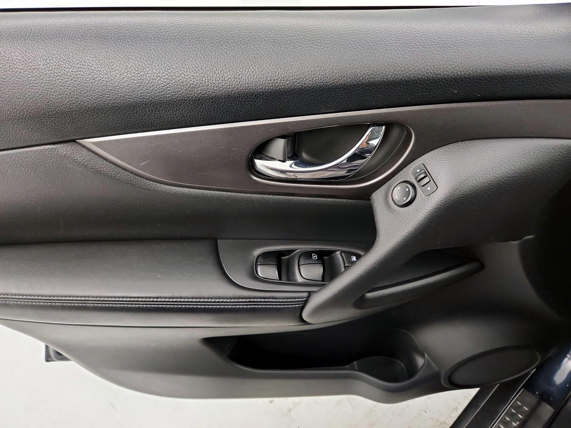 Thumbnail: 2015 Nissan Rogue - 12