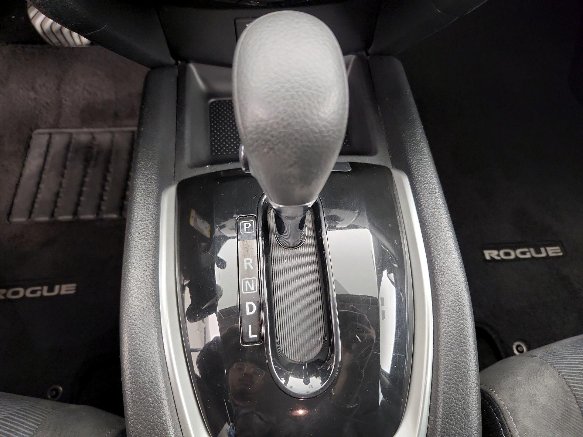 Thumbnail: 2015 Nissan Rogue - 17