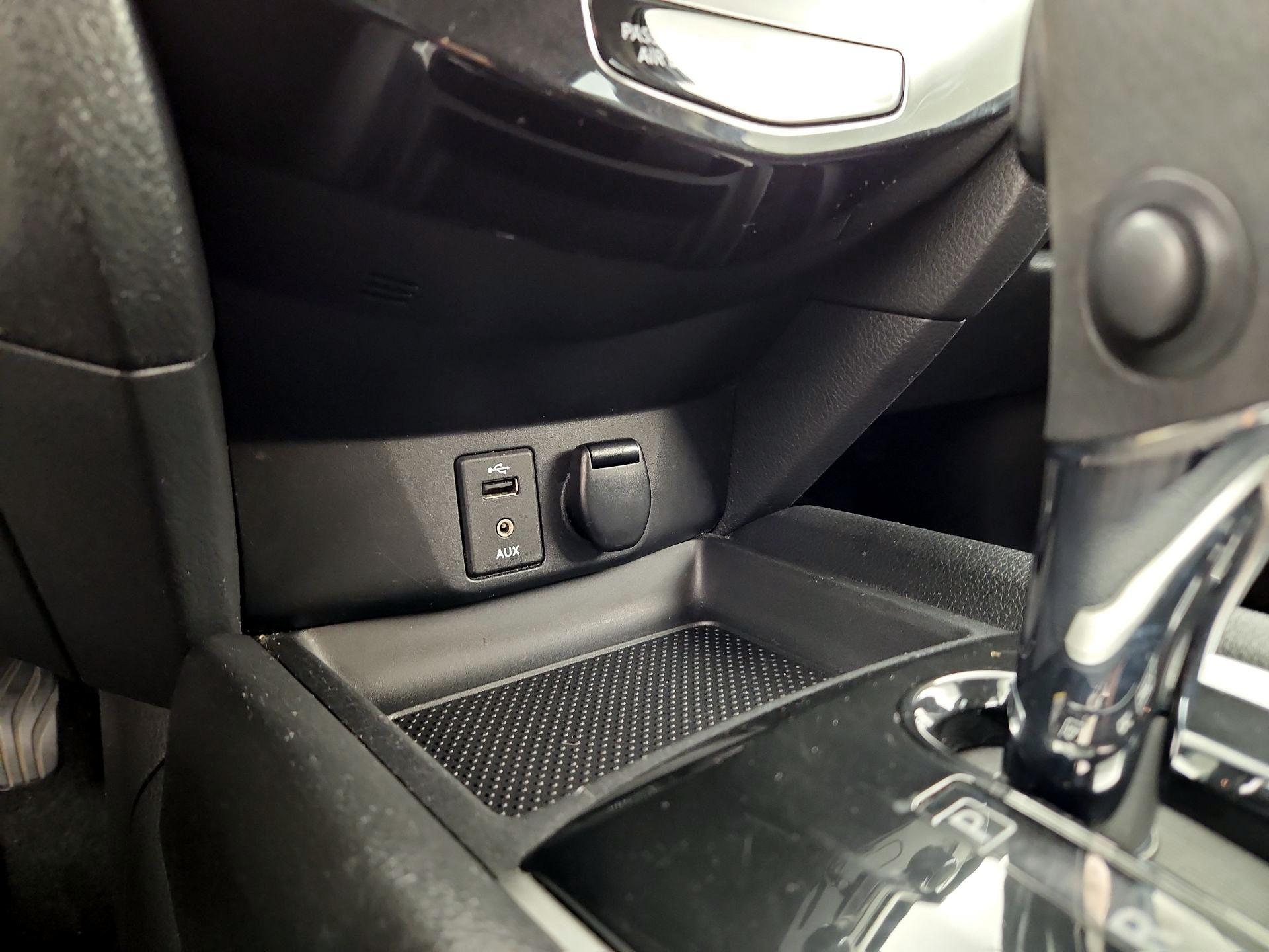 Thumbnail: 2015 Nissan Rogue - 18