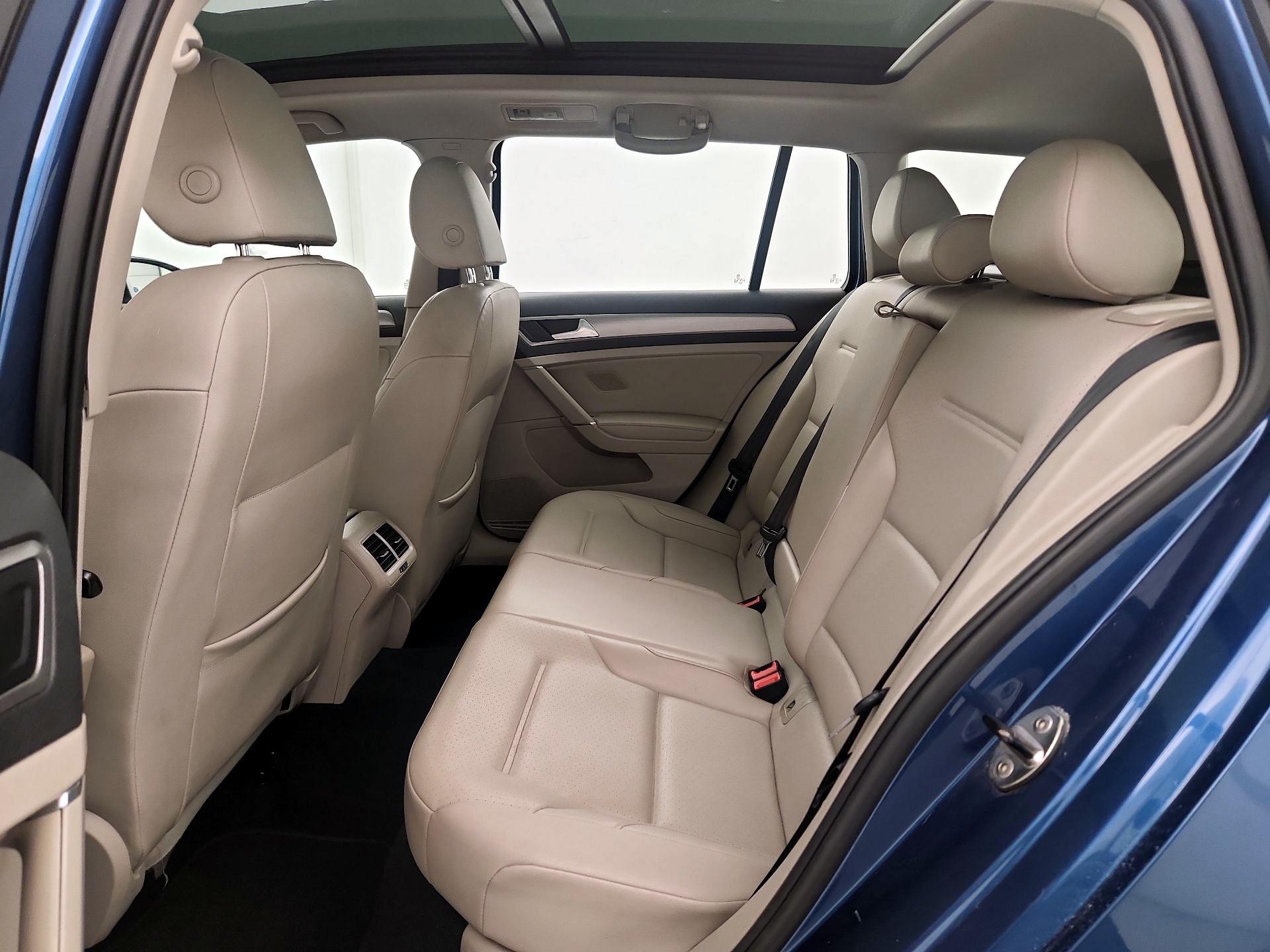 Thumbnail: 2016 Volkswagen Golf - 14