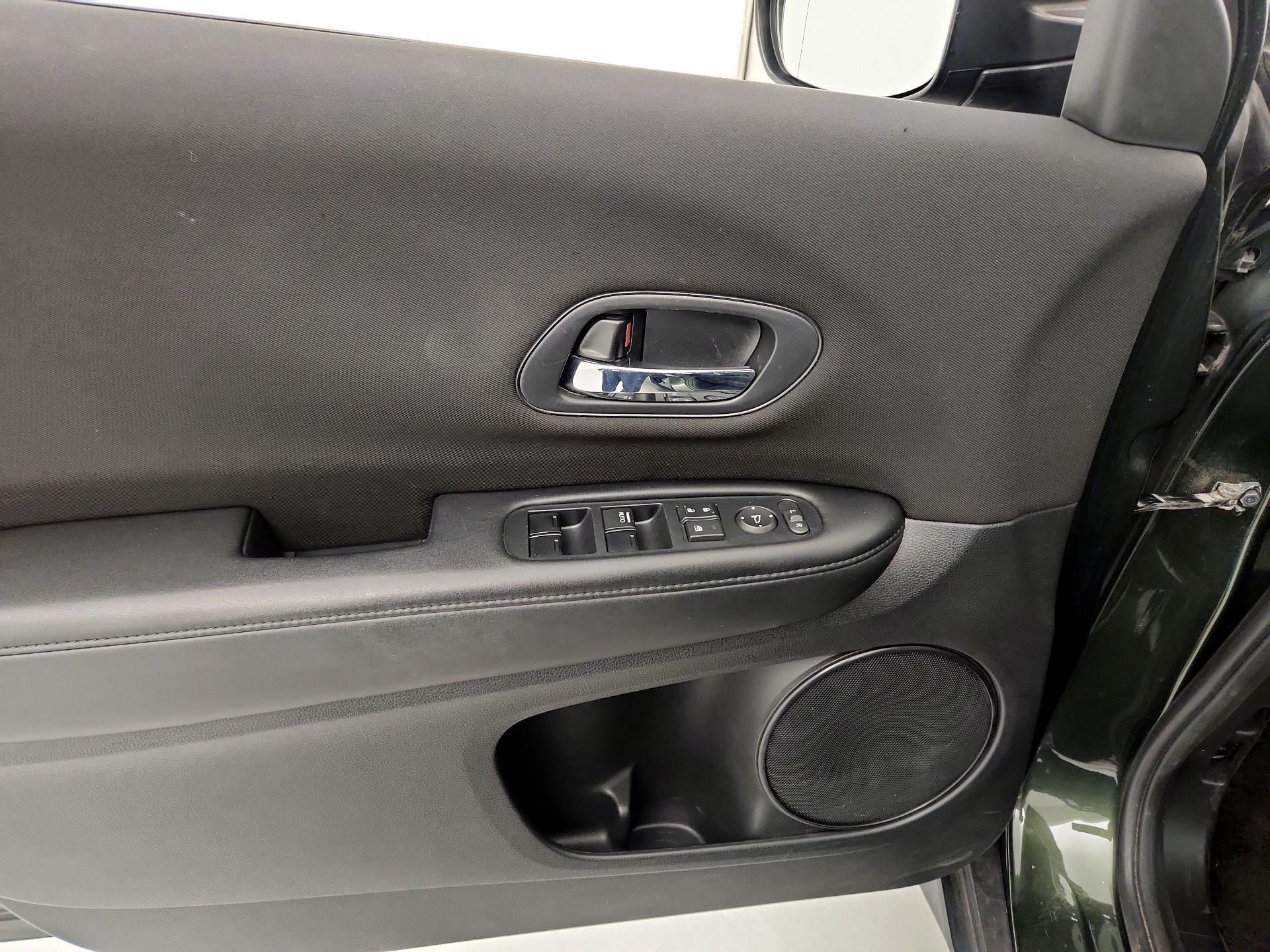 Thumbnail: 2016 Honda HR-V - 12