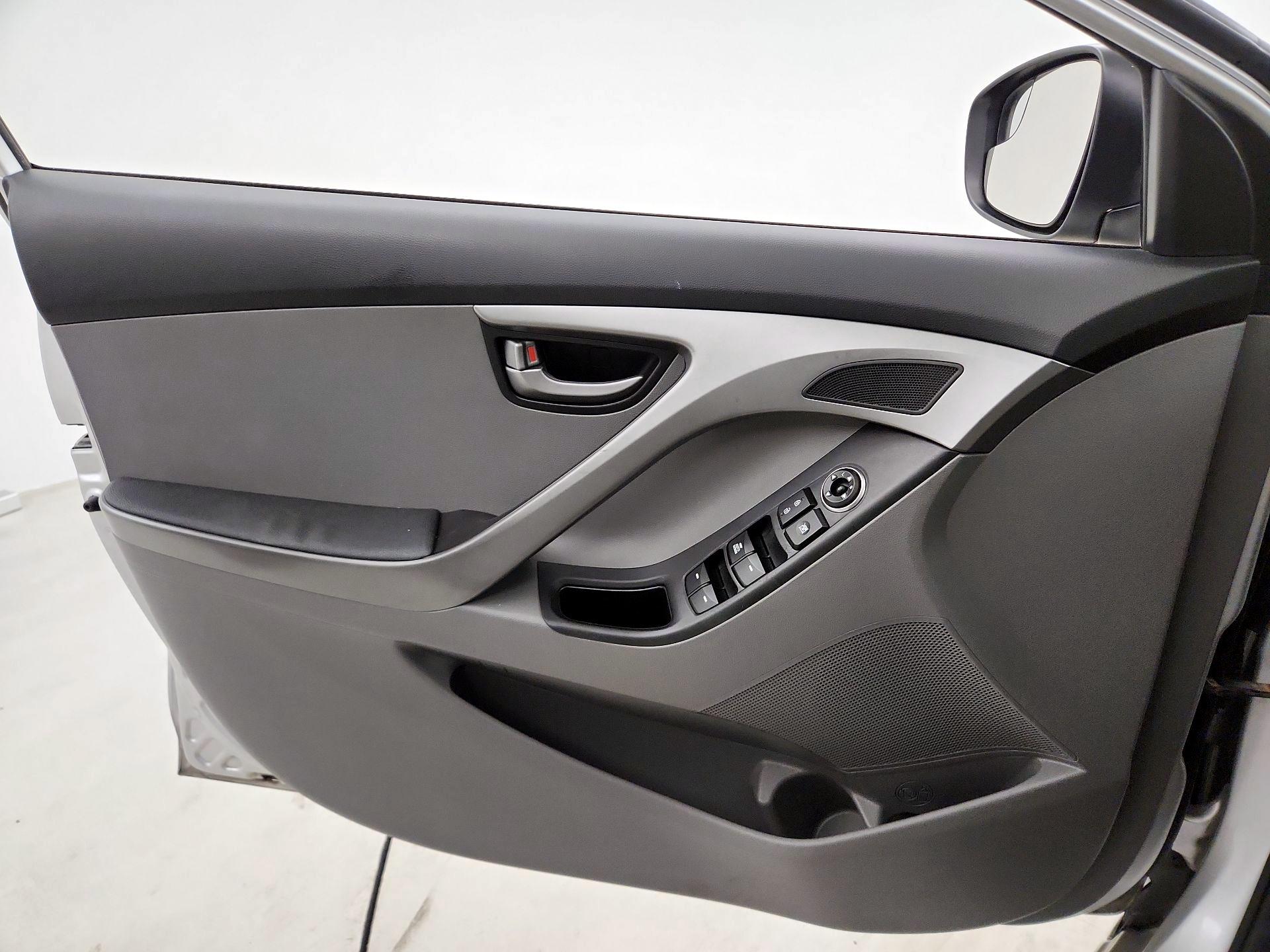 Thumbnail: 2015 Hyundai Elantra - 10