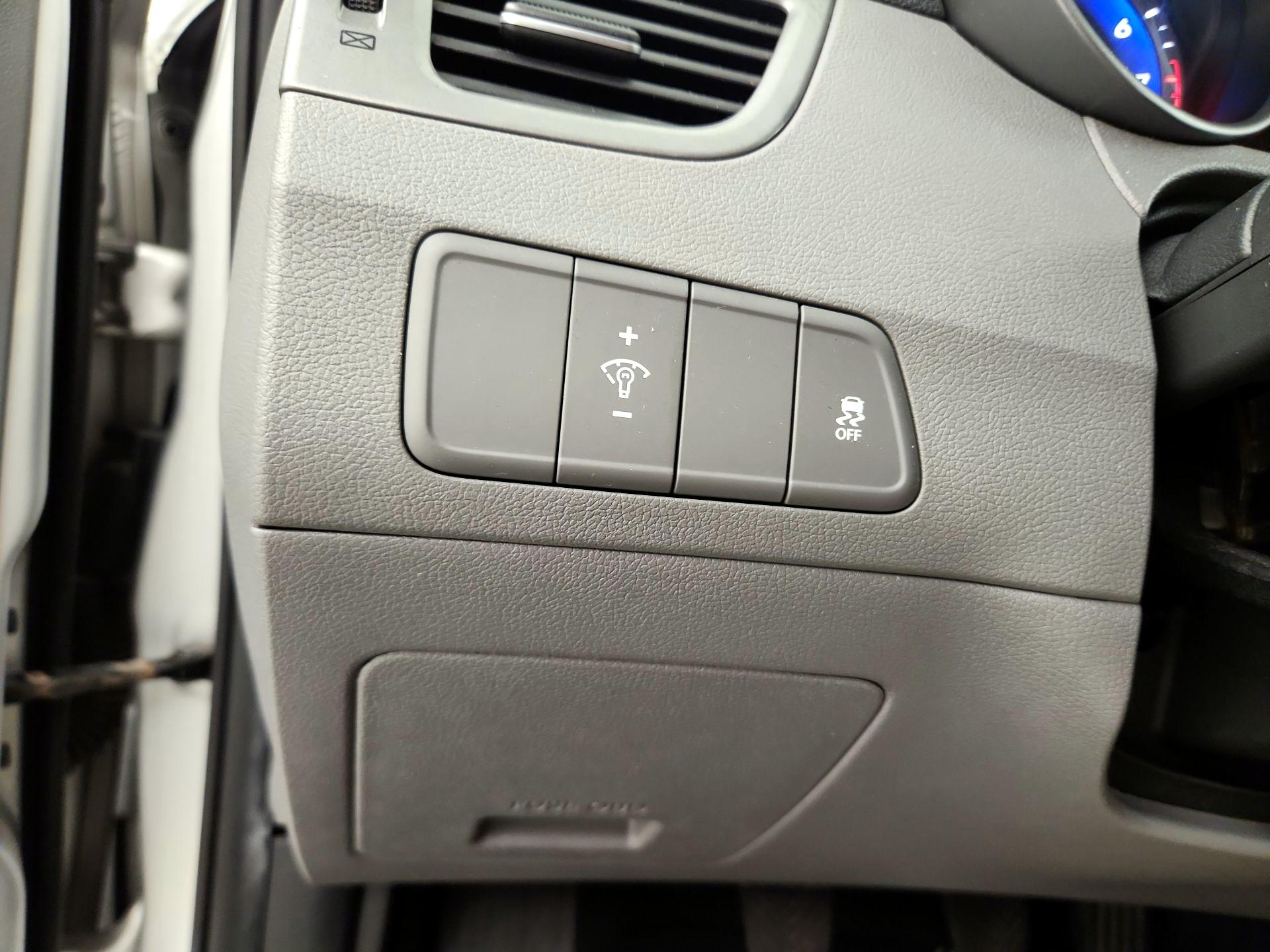 Thumbnail: 2015 Hyundai Elantra - 11