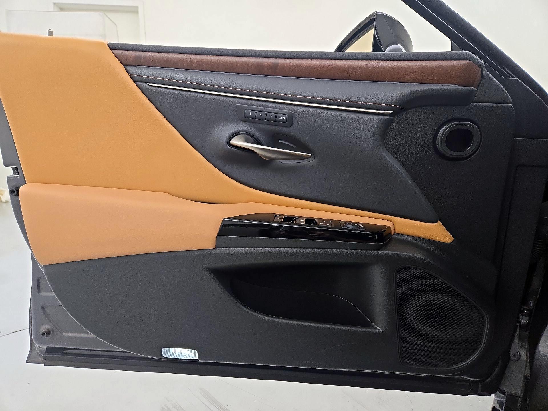 Thumbnail: 2023 Lexus ES - 12