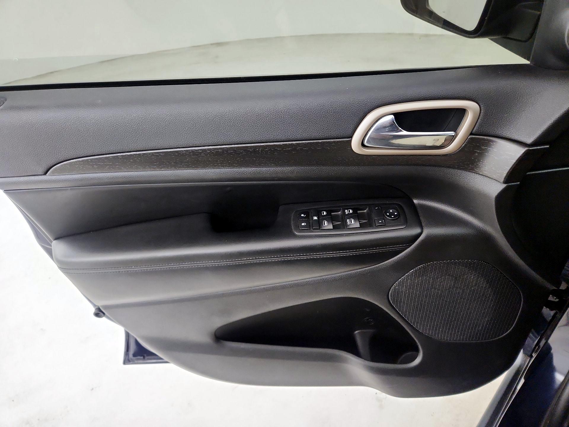 Thumbnail: 2017 Jeep Grand Cherokee - 10