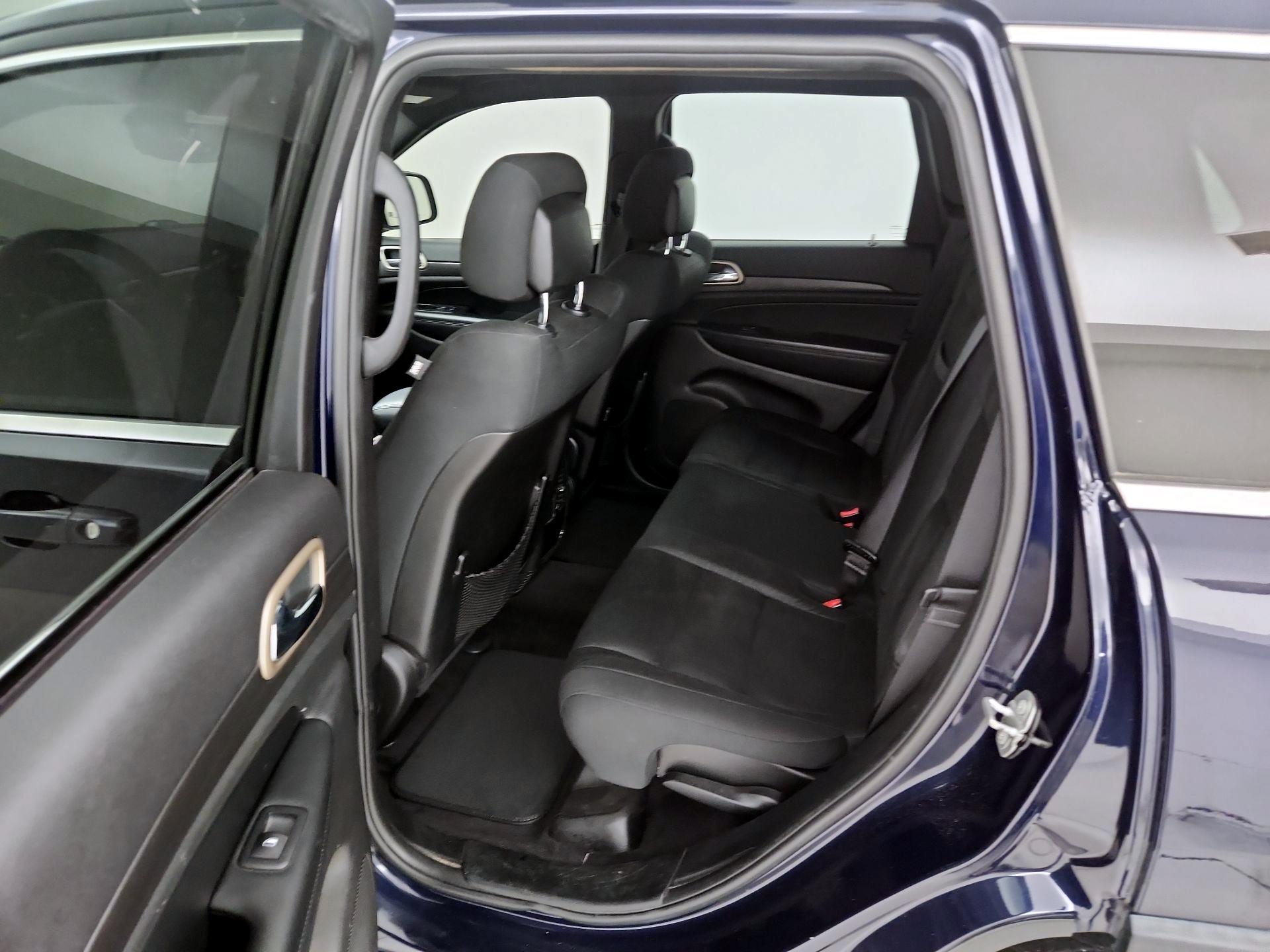 Thumbnail: 2017 Jeep Grand Cherokee - 17