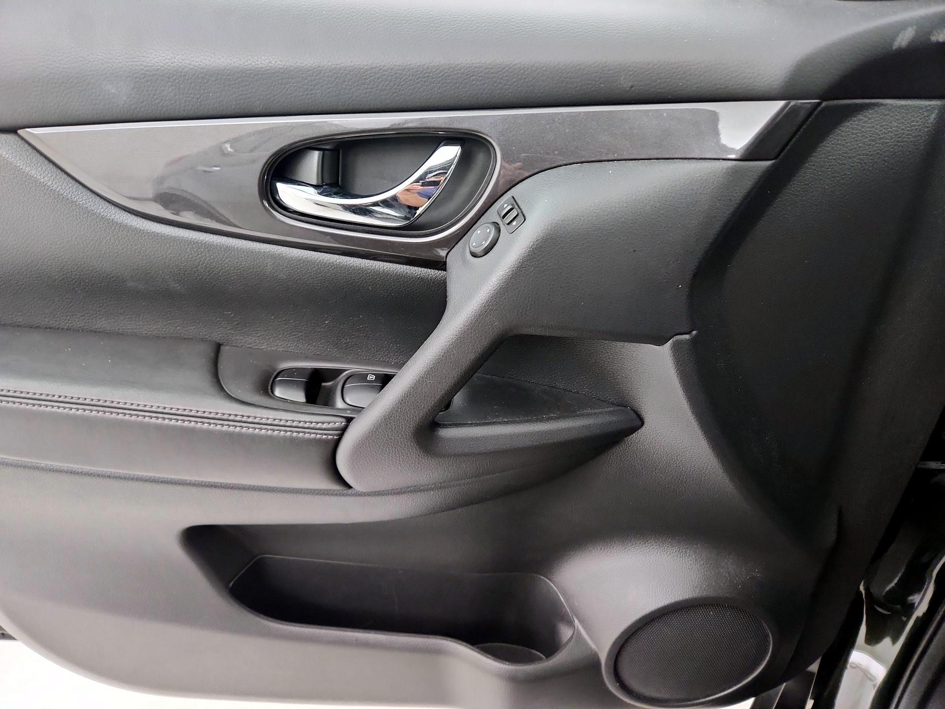 Thumbnail: 2019 Nissan Rogue - 10