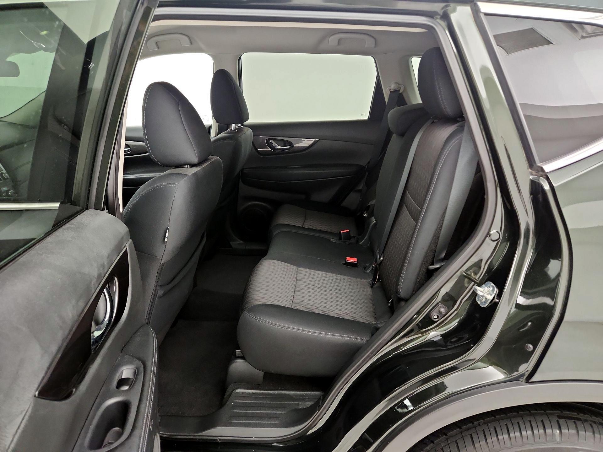 Thumbnail: 2019 Nissan Rogue - 17