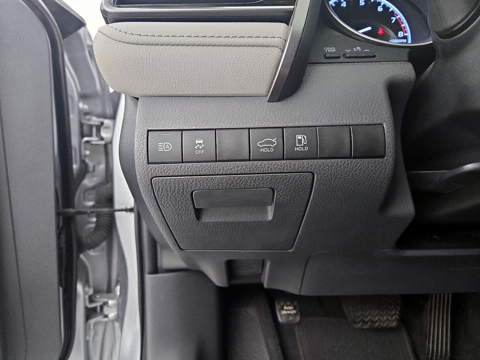 Thumbnail: 2022 Toyota Camry - 13