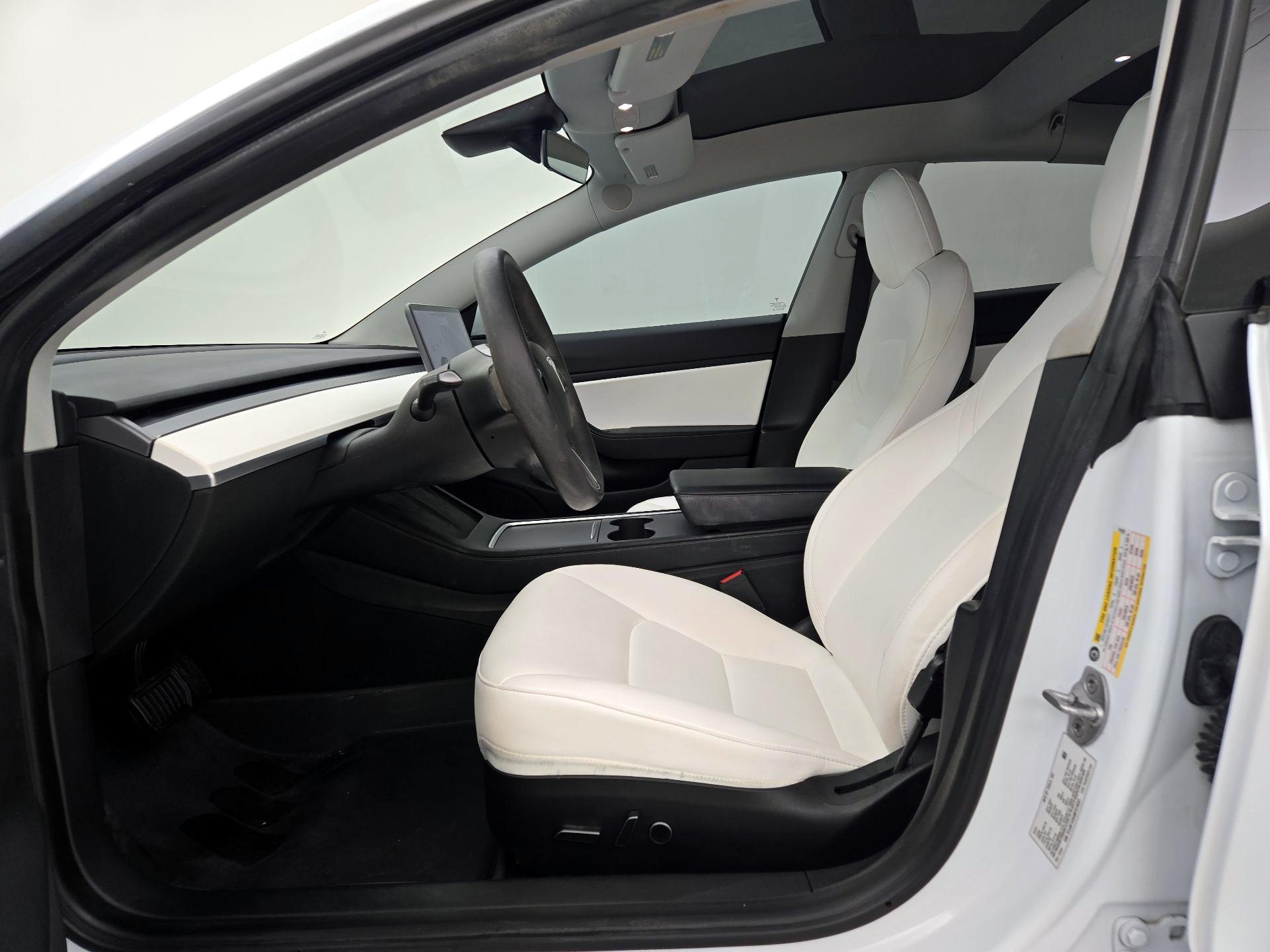 Thumbnail: 2021 Tesla Model 3 - 11