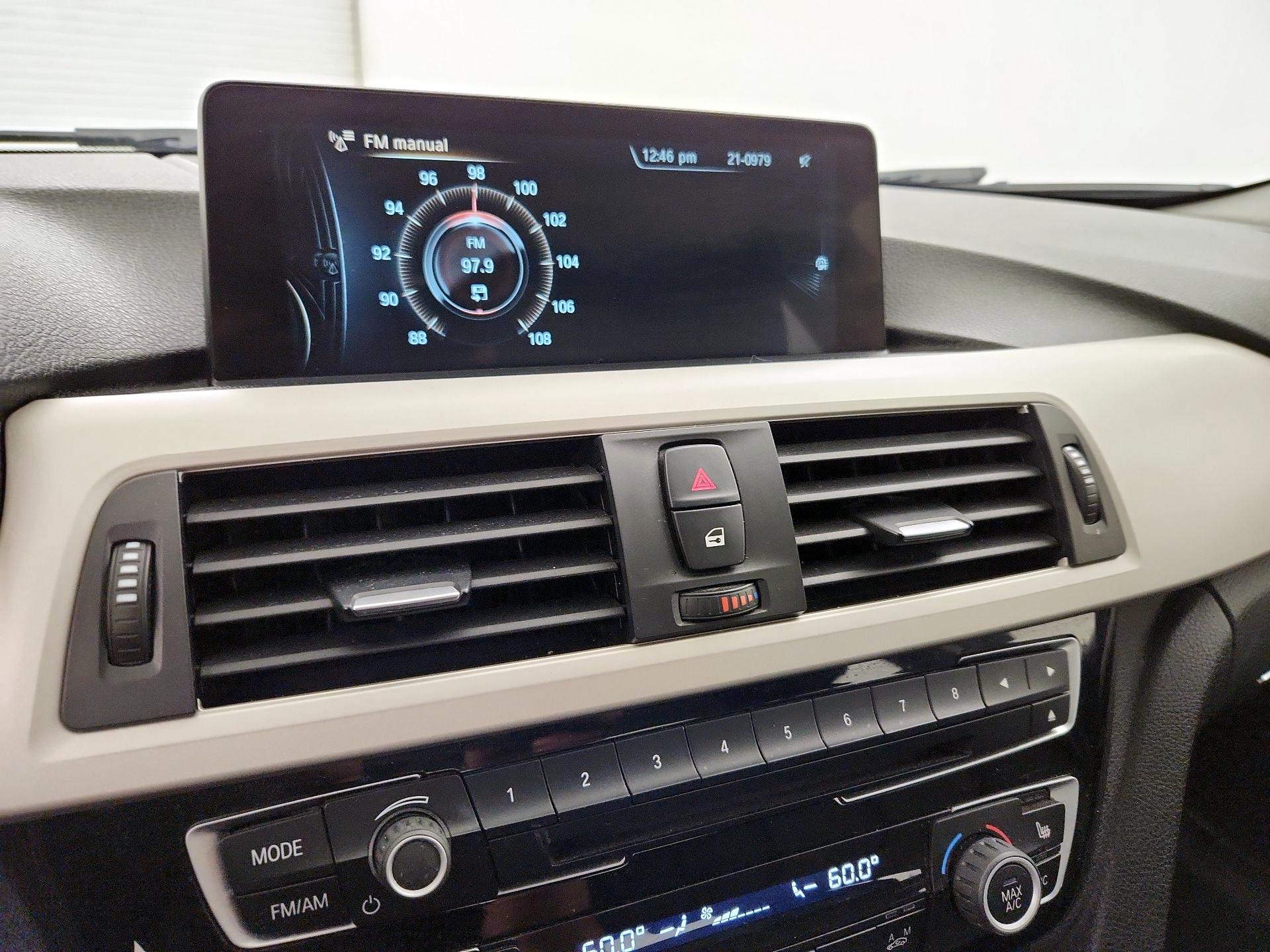 Thumbnail: 2016 BMW 3 Series - 16