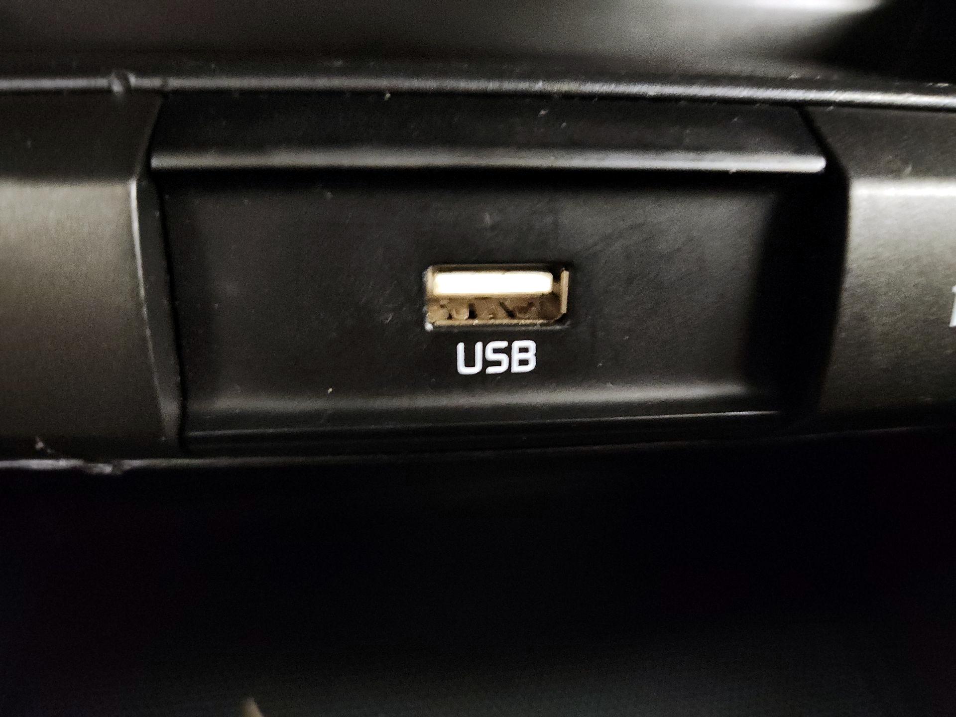 Thumbnail: 2021 Kia Rio - 16