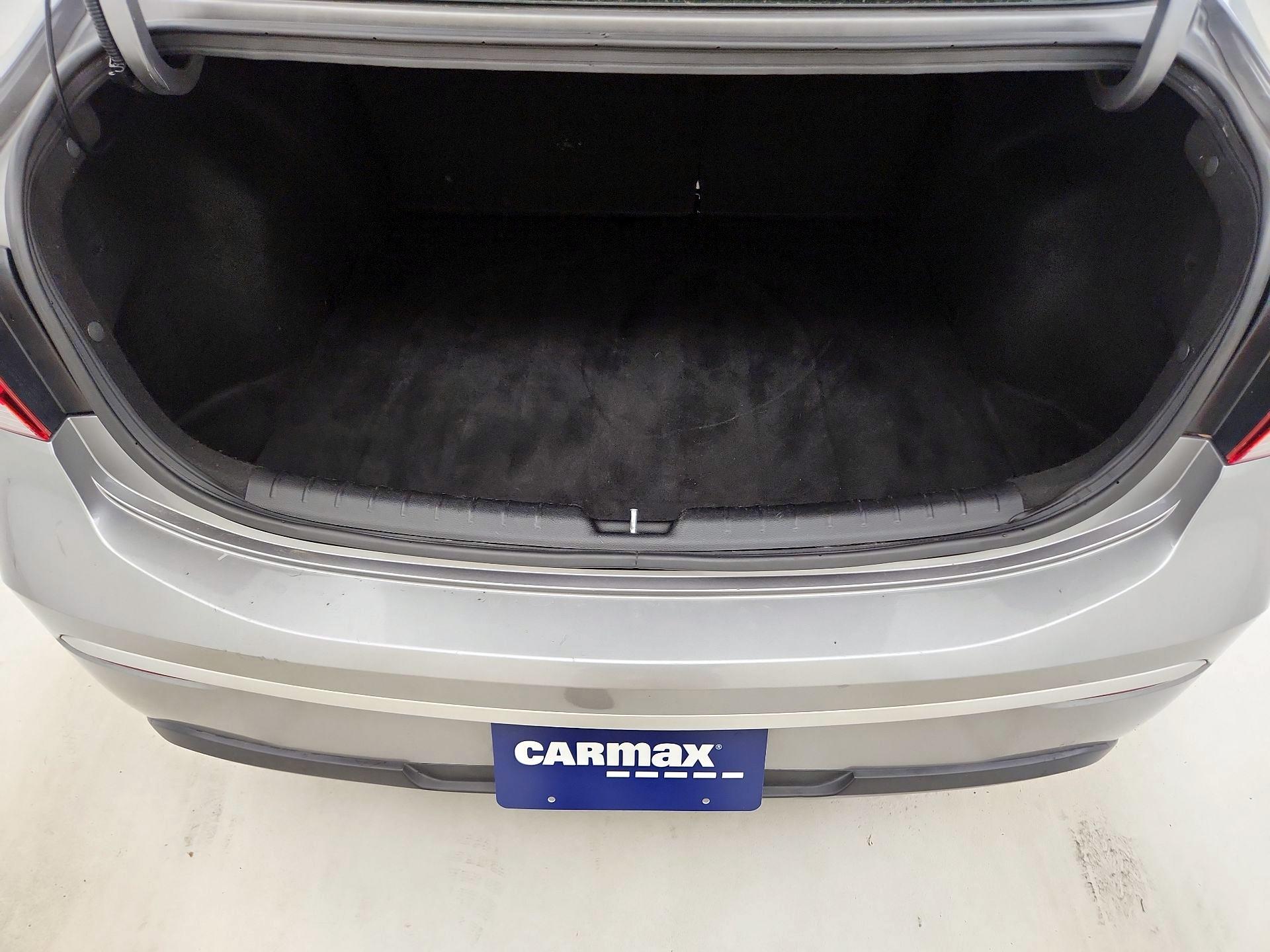 Thumbnail: 2021 Kia Rio - 18