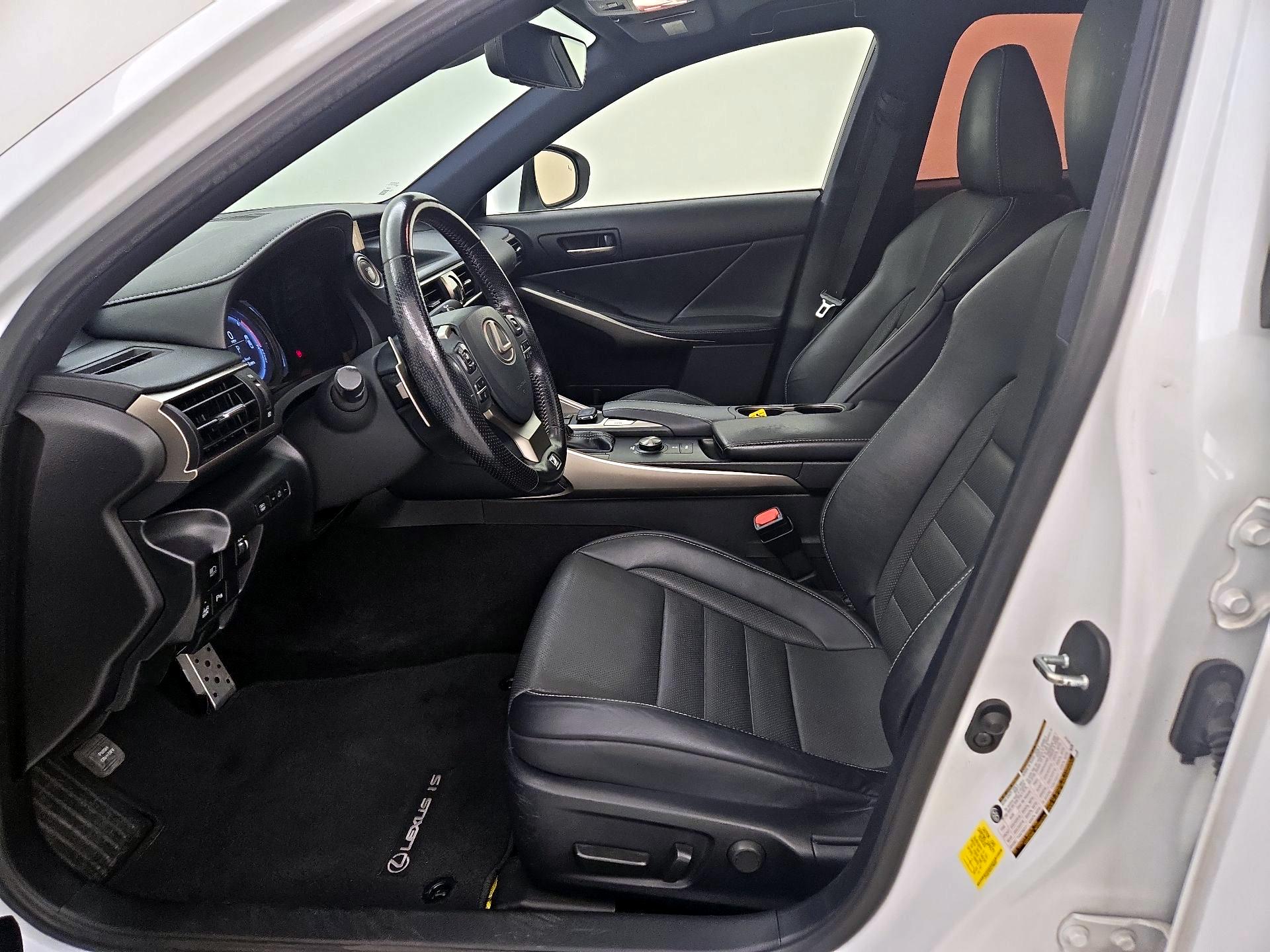 Thumbnail: 2020 Lexus IS - 11