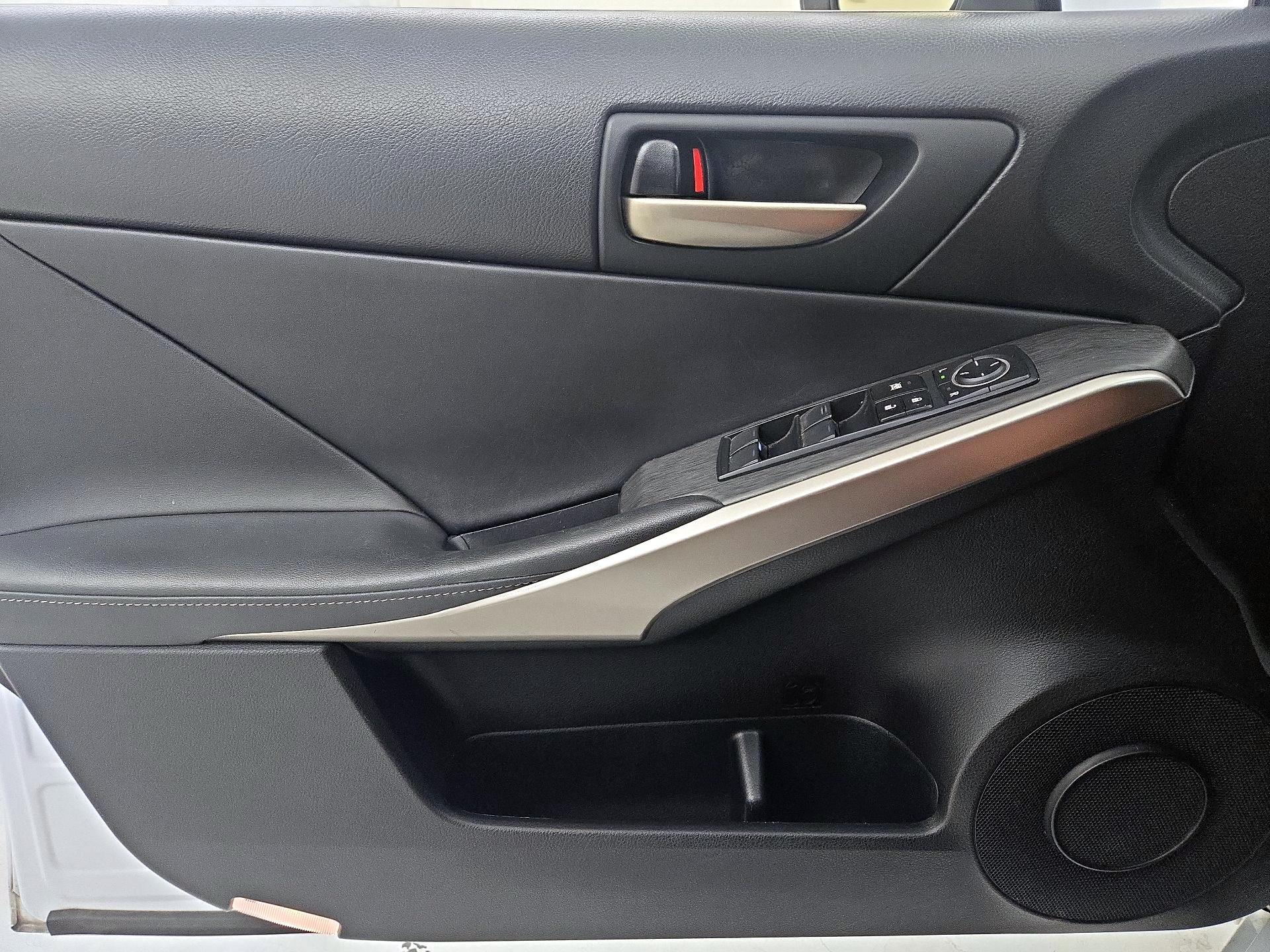 Thumbnail: 2020 Lexus IS - 12