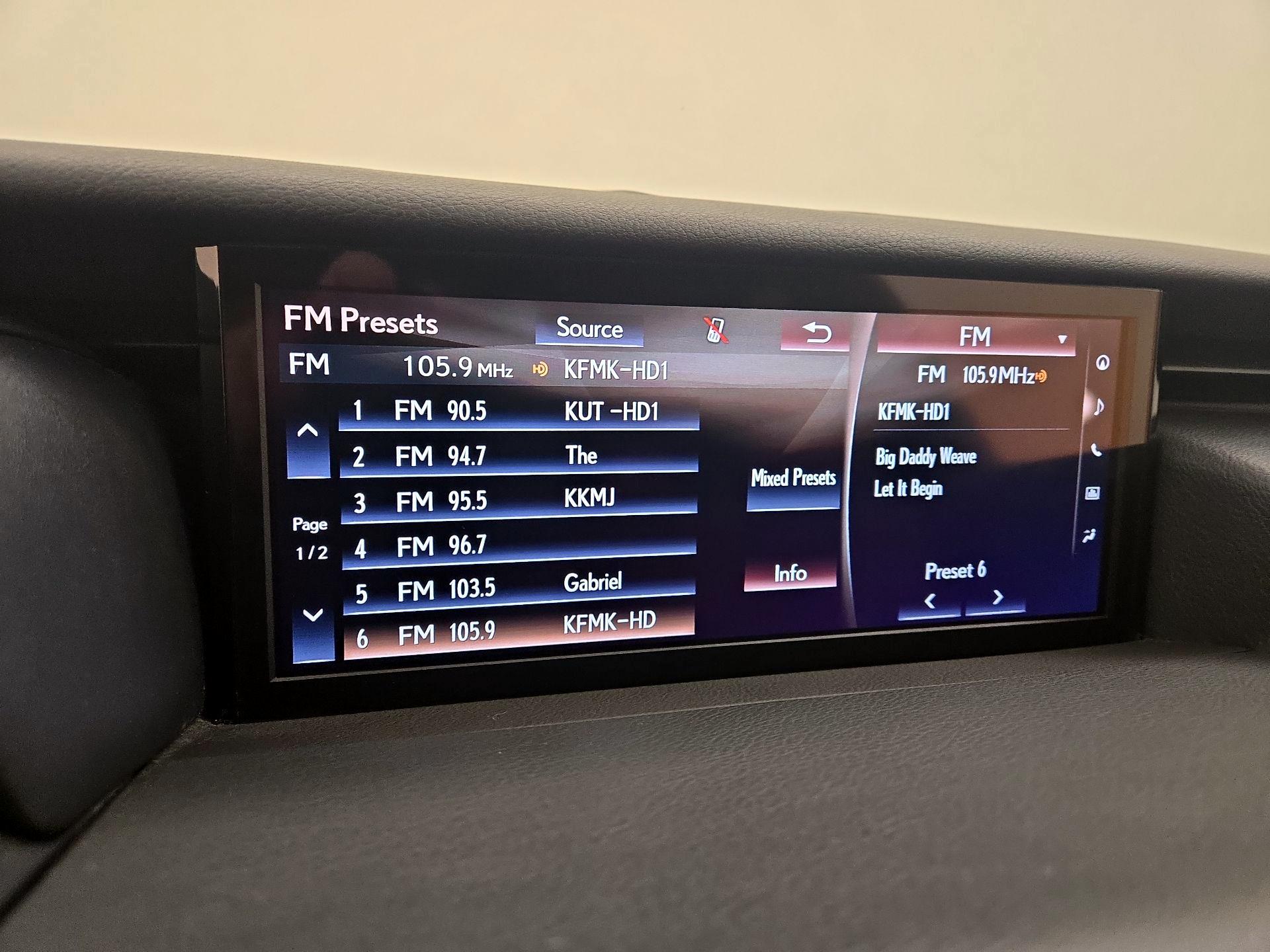 Thumbnail: 2020 Lexus IS - 15