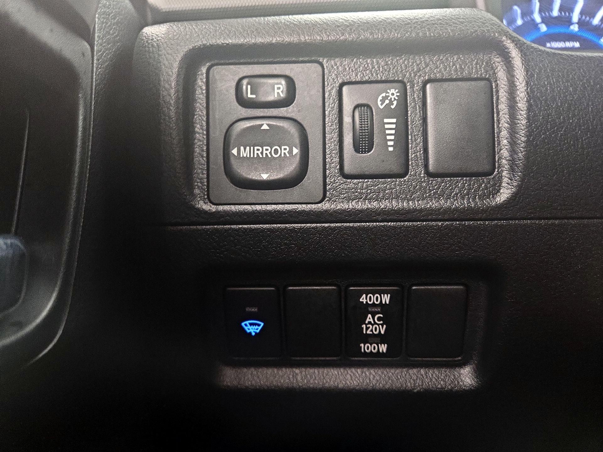 Thumbnail: 2015 Toyota 4Runner - 13