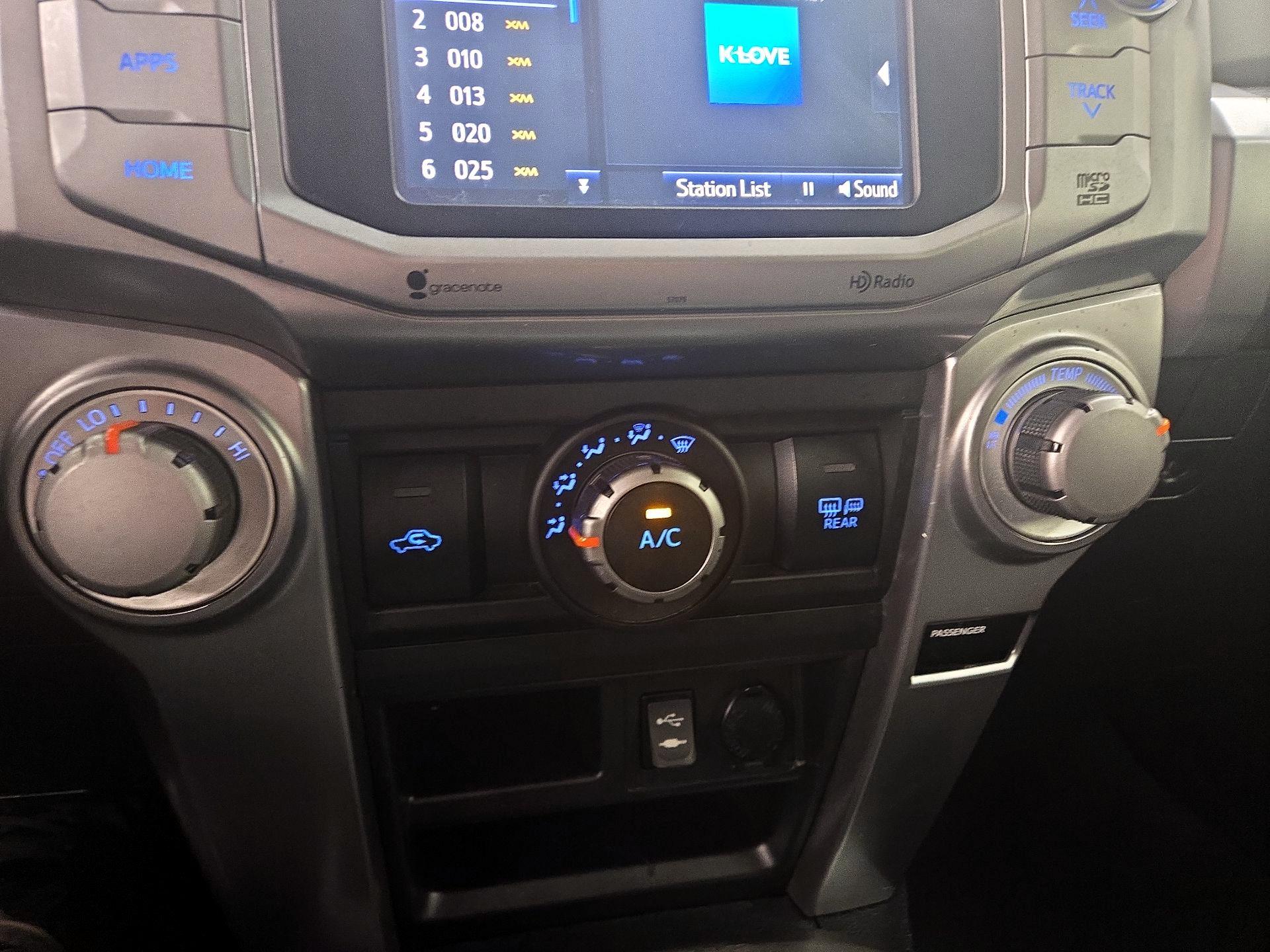 Thumbnail: 2015 Toyota 4Runner - 16