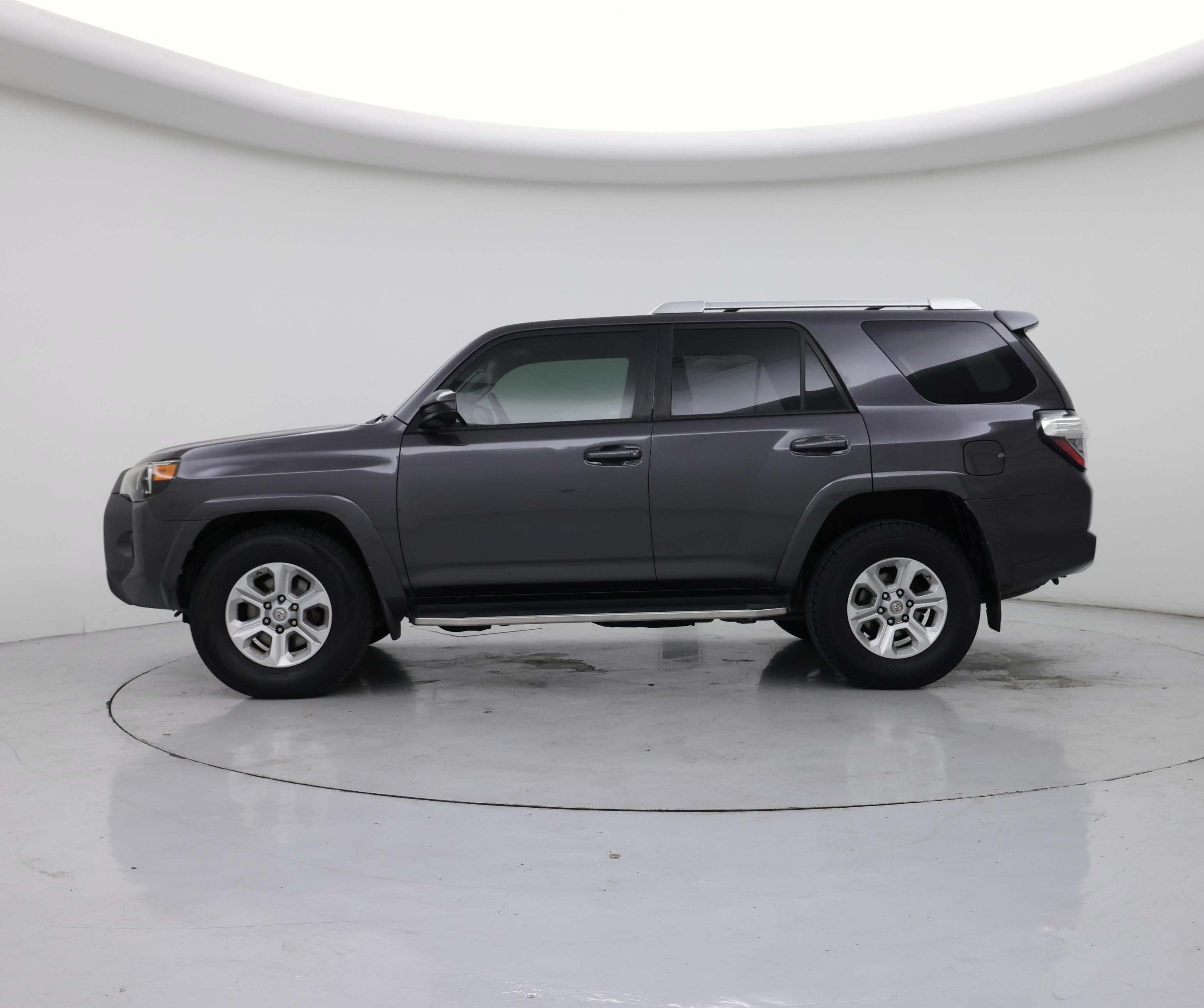 Thumbnail: 2015 Toyota 4Runner - 3