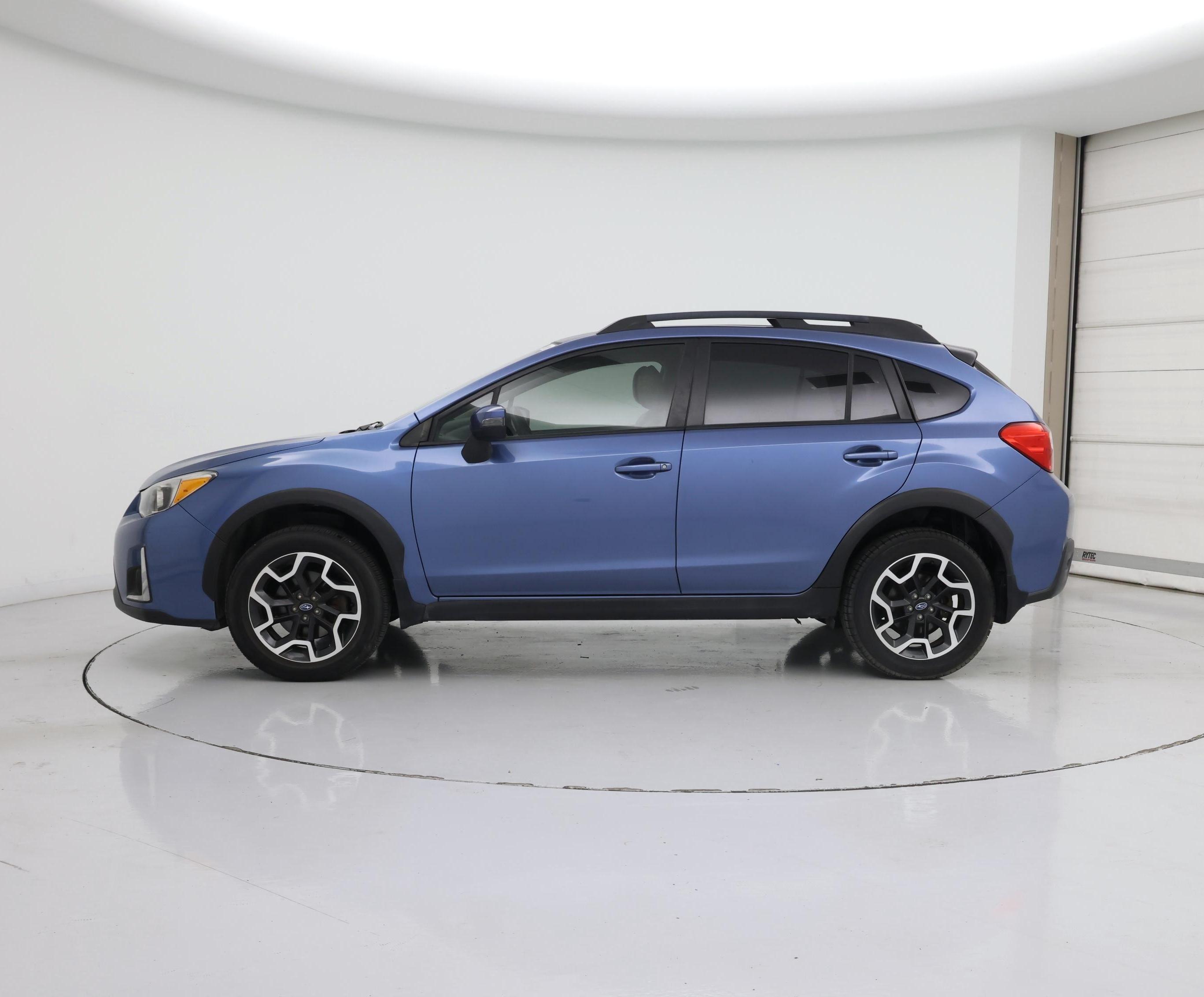 Thumbnail: 2017 Subaru Crosstrek - 3
