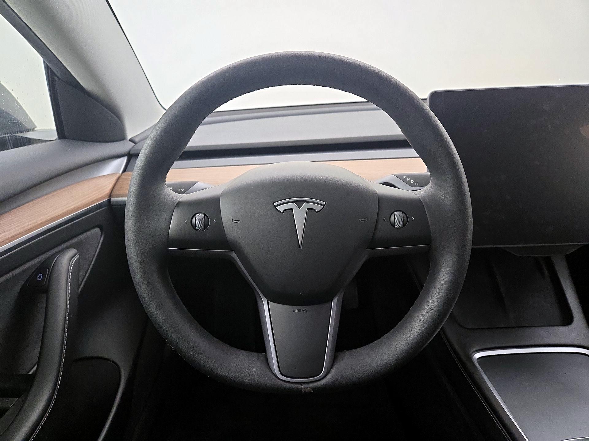 Thumbnail: 2023 Tesla Model 3 - 10