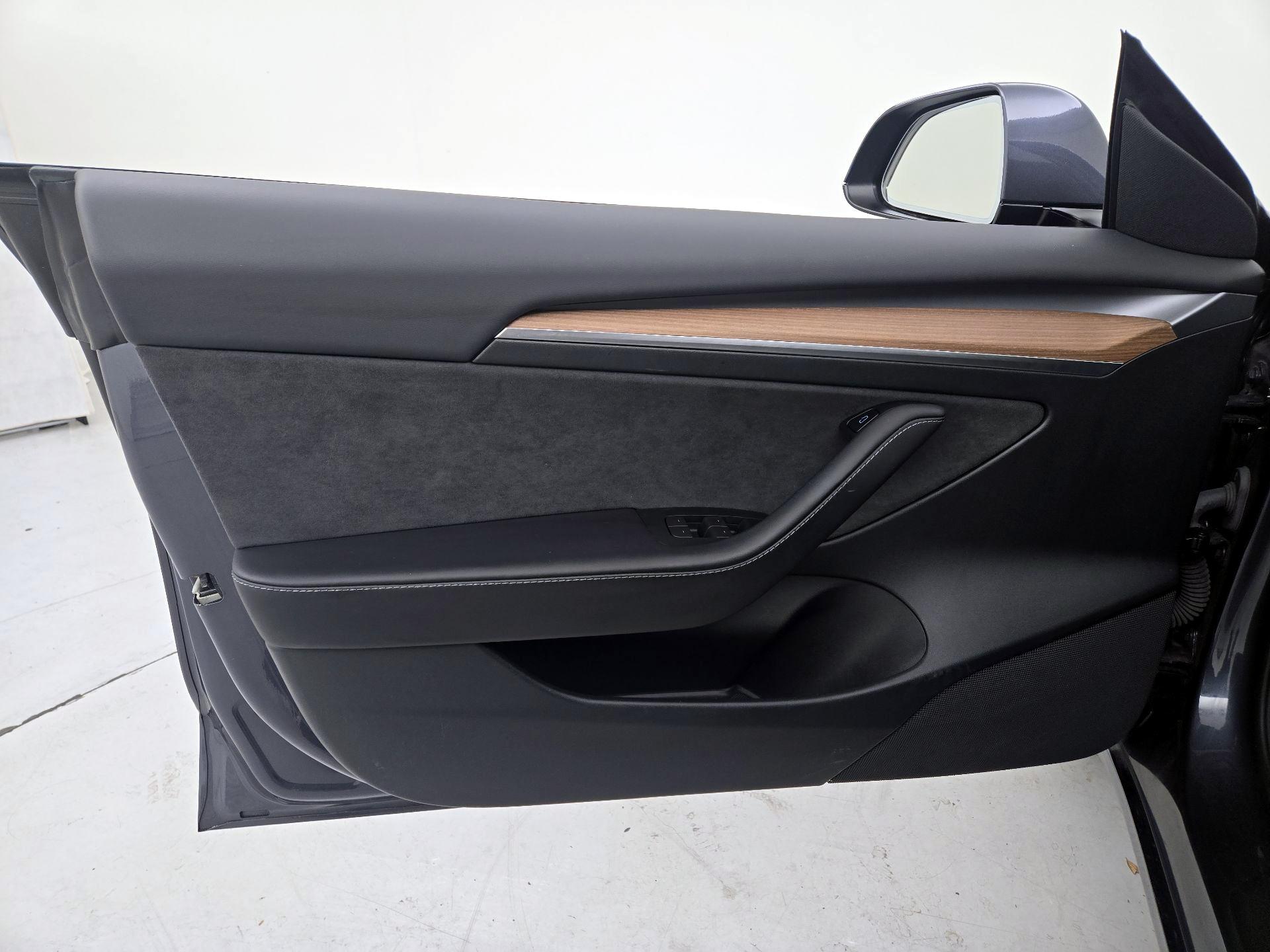 Thumbnail: 2023 Tesla Model 3 - 12