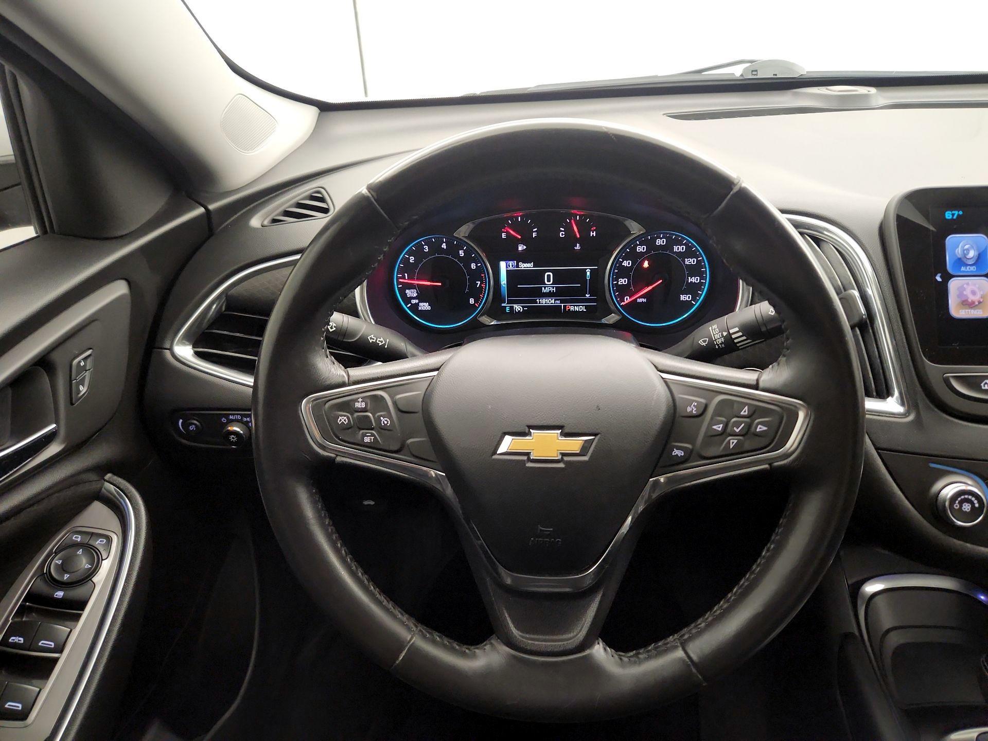 Thumbnail: 2017 Chevrolet Malibu - 10