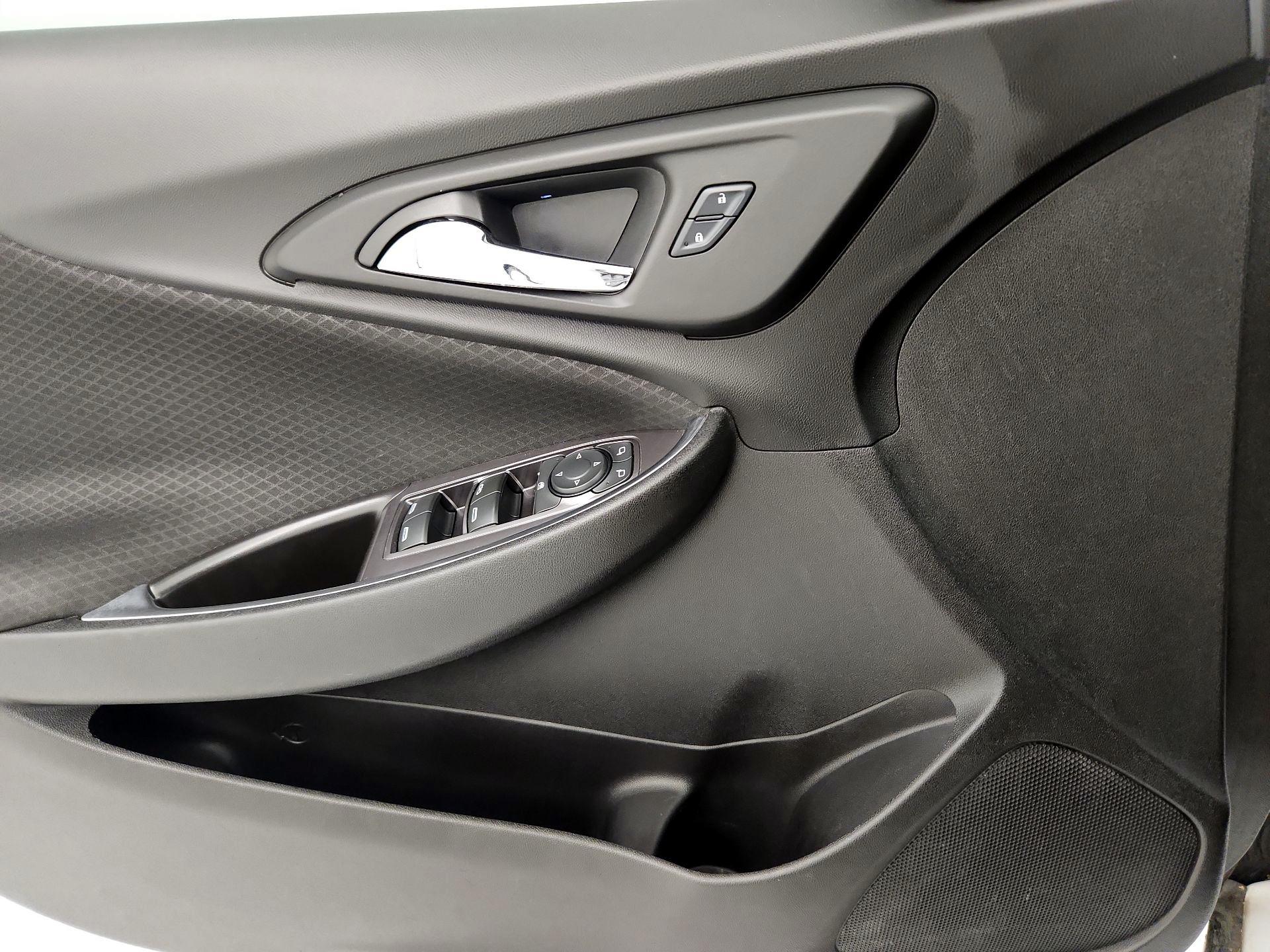 Thumbnail: 2017 Chevrolet Malibu - 12