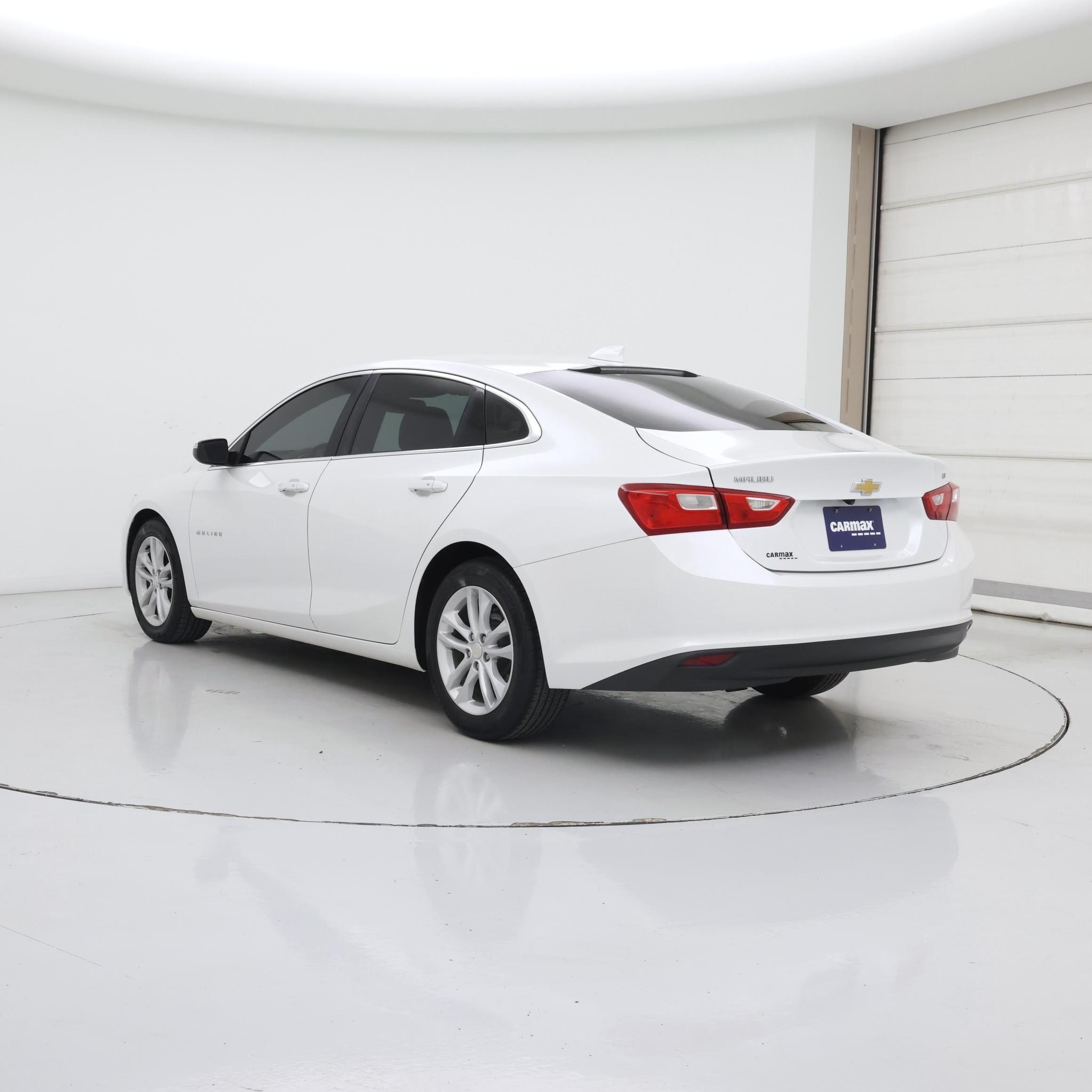 Thumbnail: 2017 Chevrolet Malibu - 2
