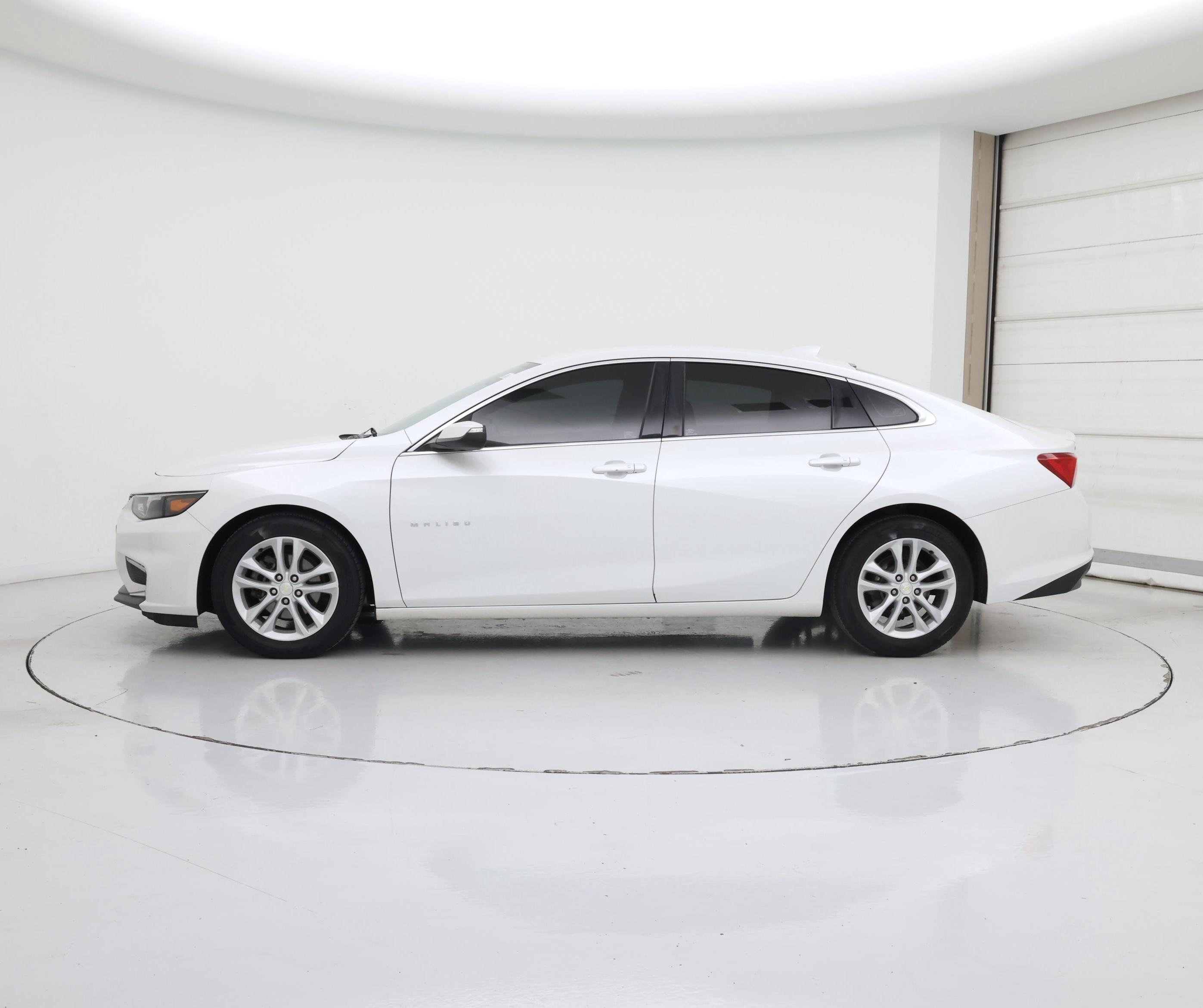 Thumbnail: 2017 Chevrolet Malibu - 3