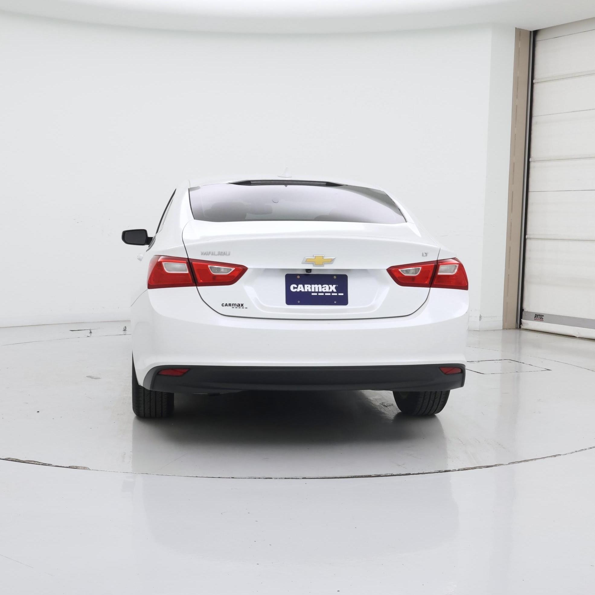 Thumbnail: 2017 Chevrolet Malibu - 6