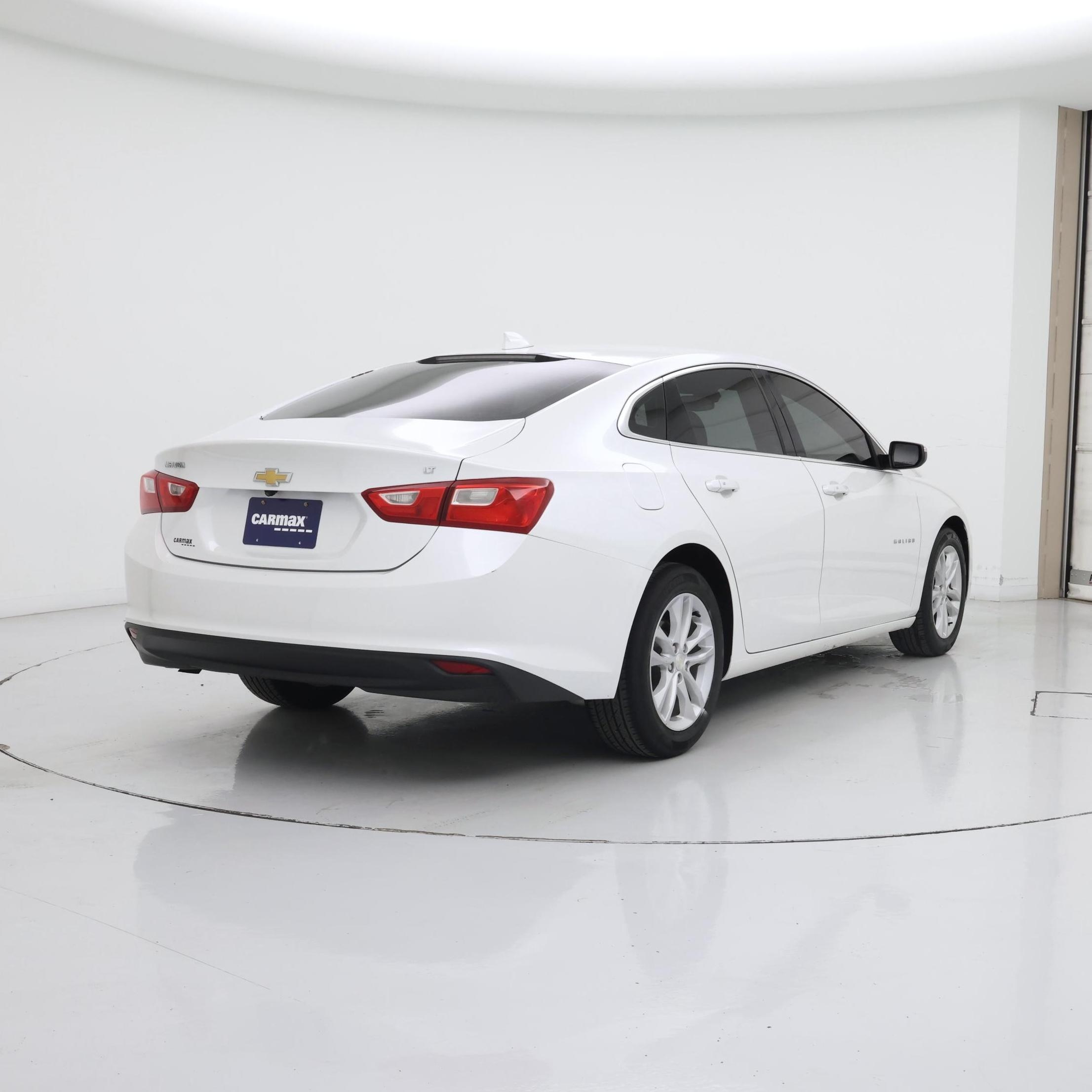 Thumbnail: 2017 Chevrolet Malibu - 8