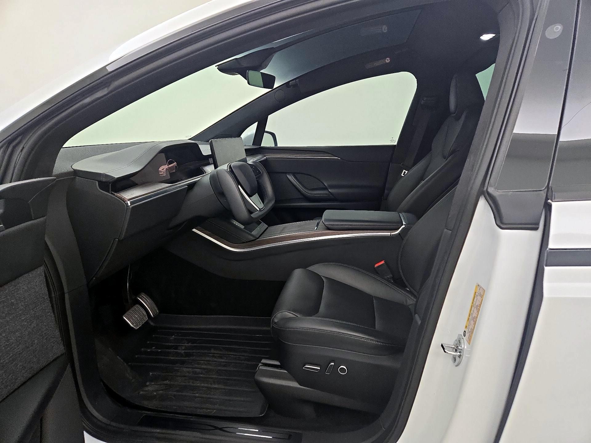 Thumbnail: 2022 Tesla Model X - 11