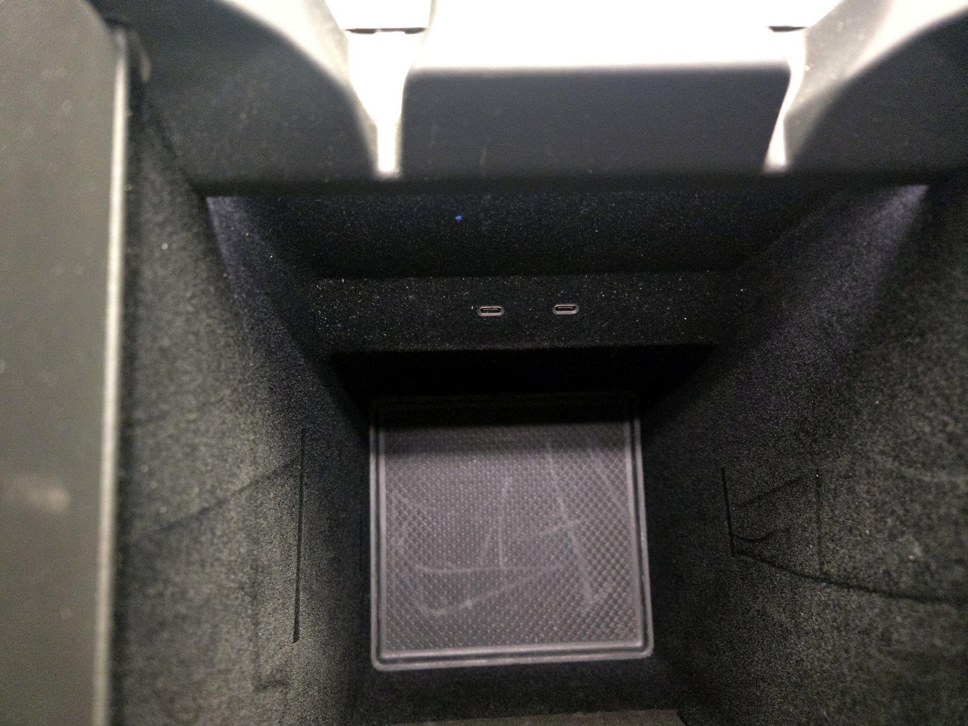 Thumbnail: 2023 Rivian R1S - 18