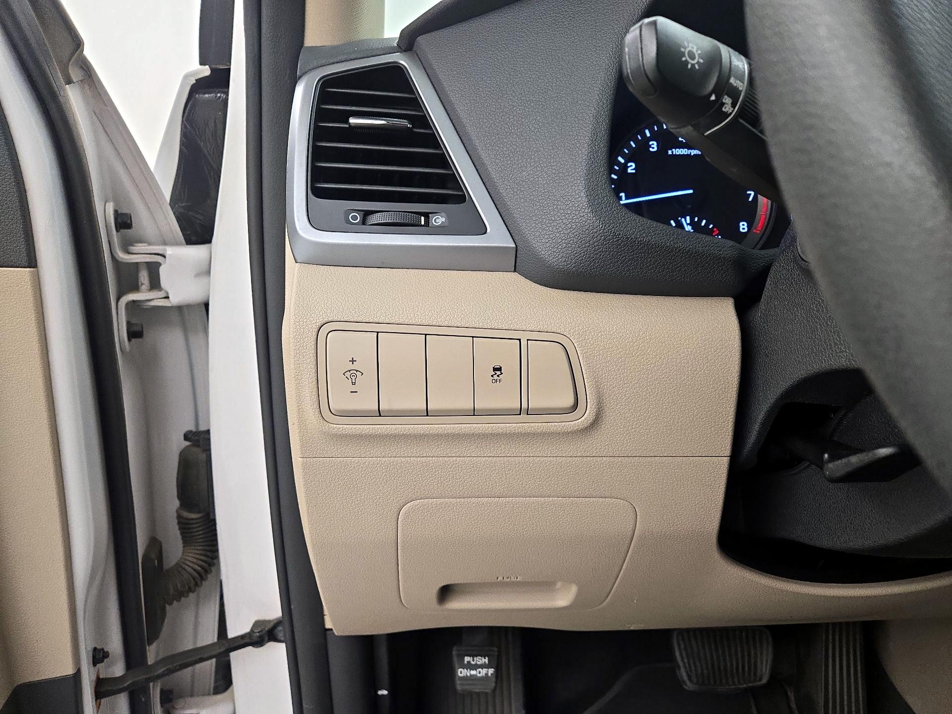 Thumbnail: 2016 Hyundai Tucson - 13