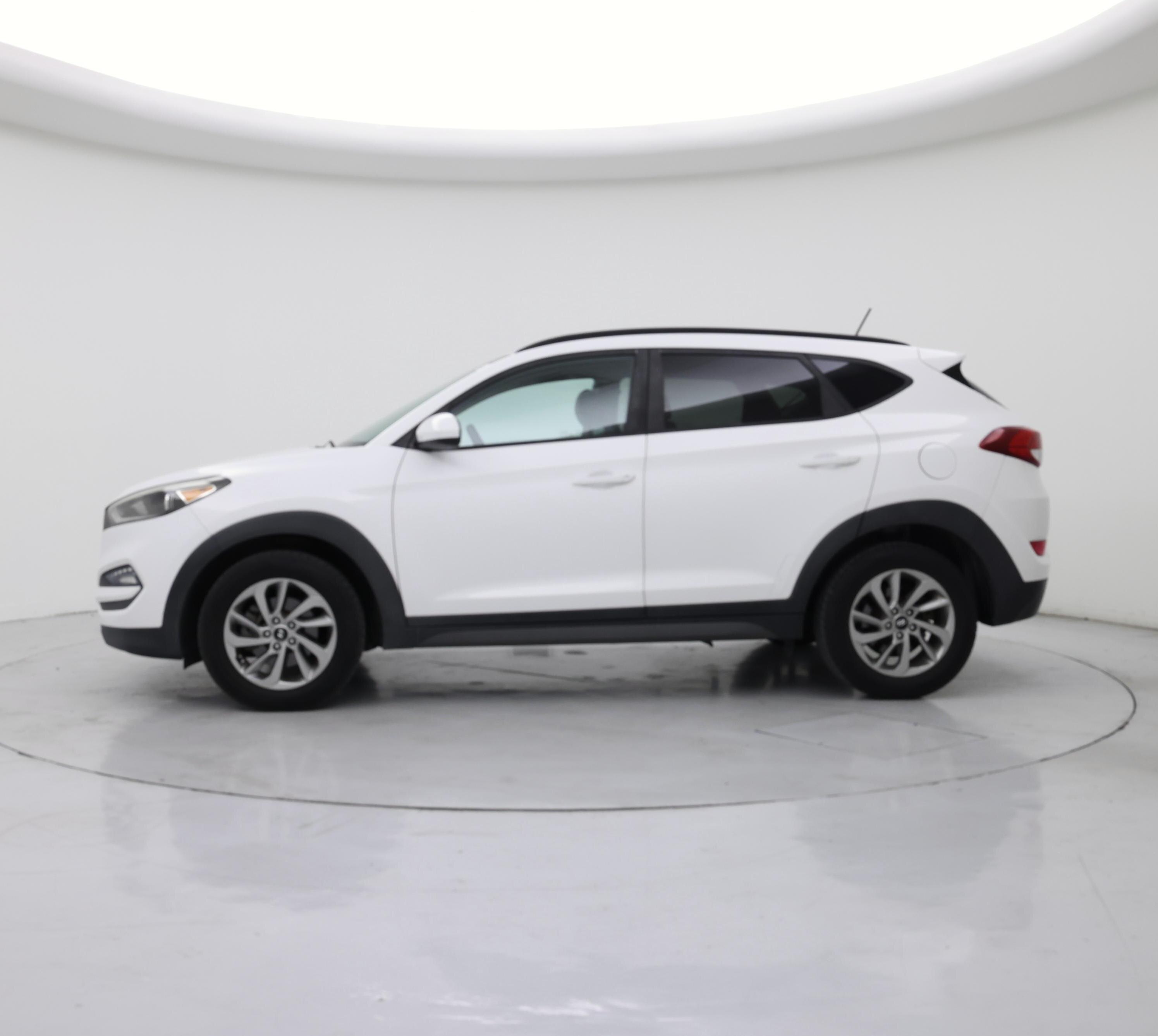 Thumbnail: 2016 Hyundai Tucson - 3