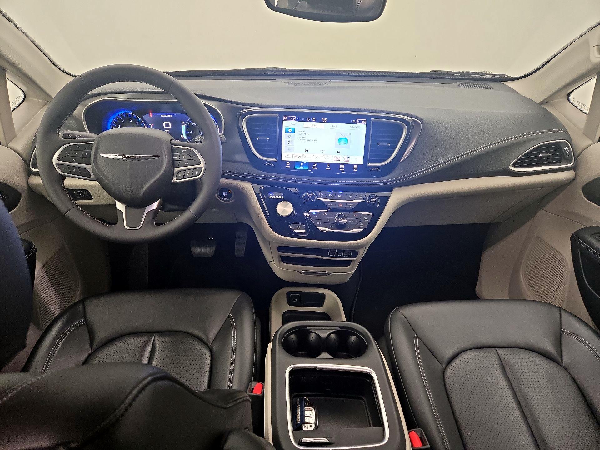 Thumbnail: 2023 Chrysler Pacifica - 9