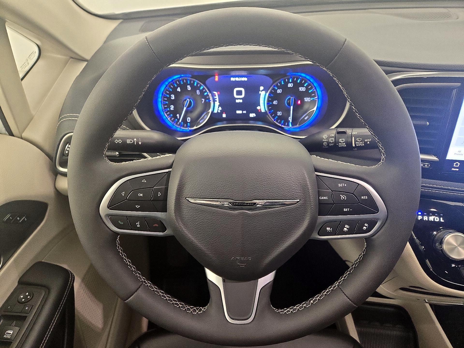 Thumbnail: 2023 Chrysler Pacifica - 10