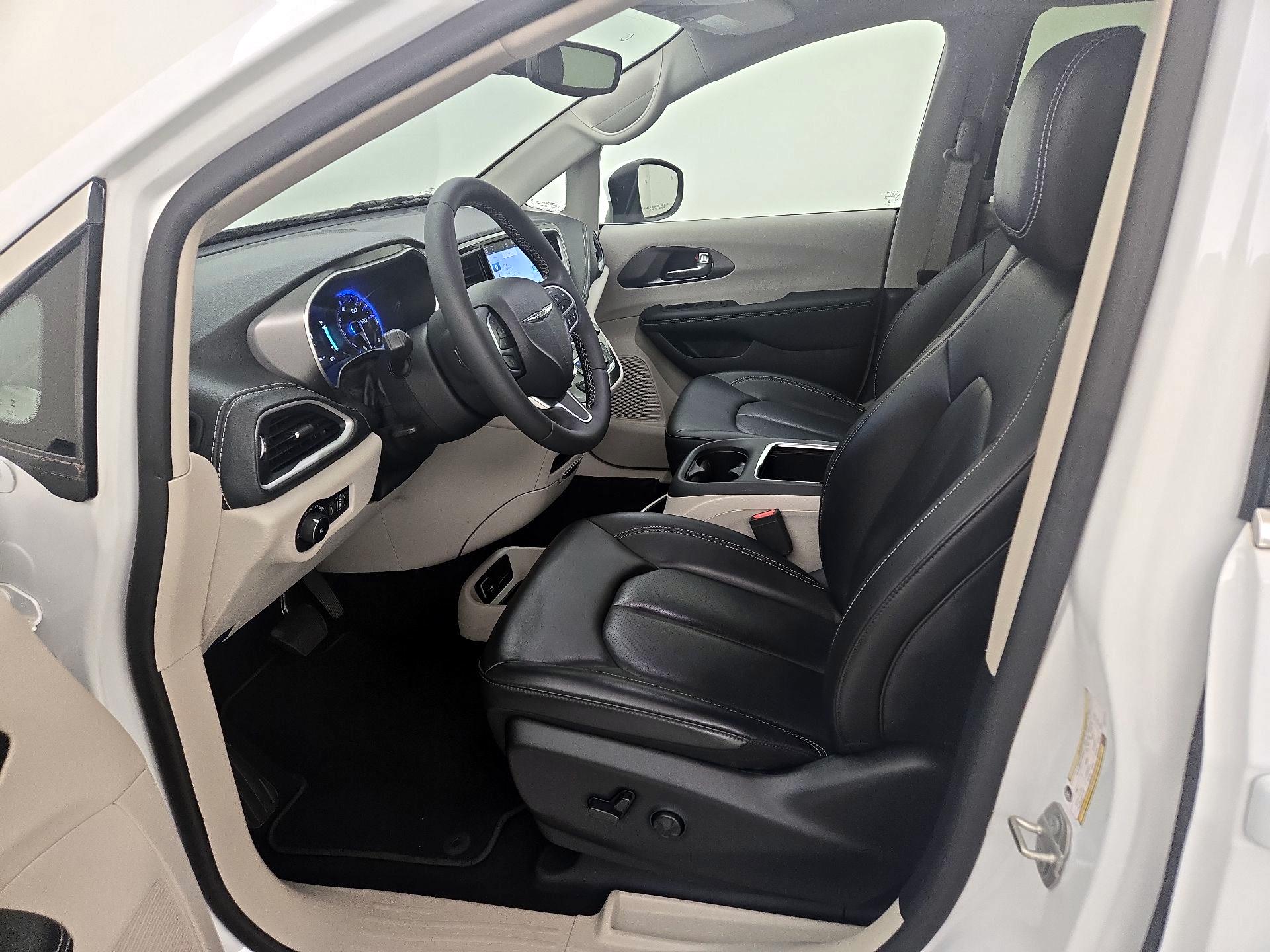 Thumbnail: 2023 Chrysler Pacifica - 11